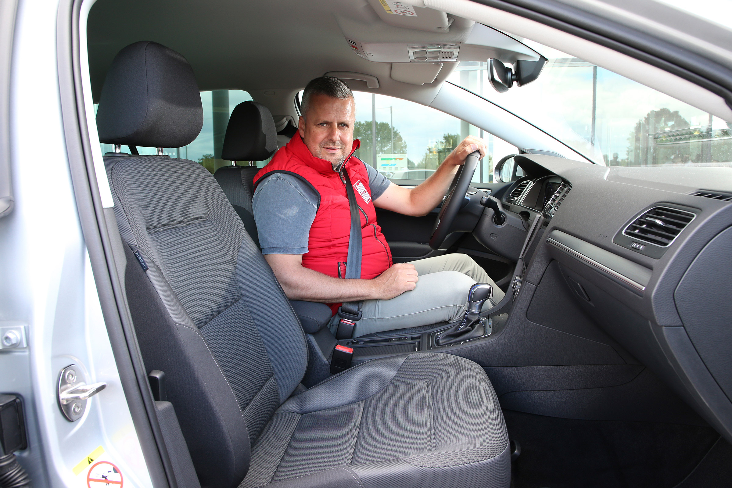 Volkswagen e-Golf - front seats