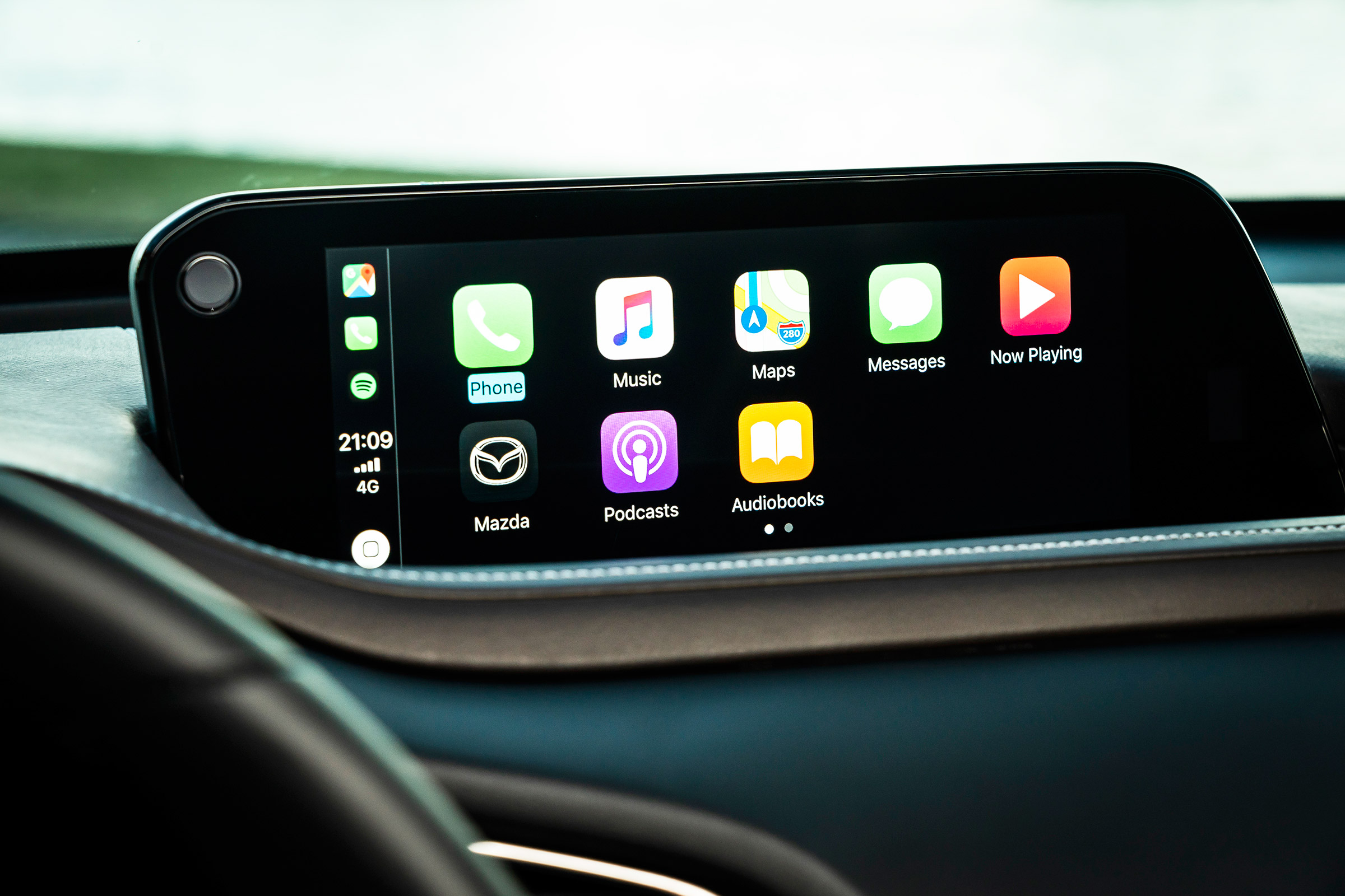 Mazda CX-30 - Apple CarPlay