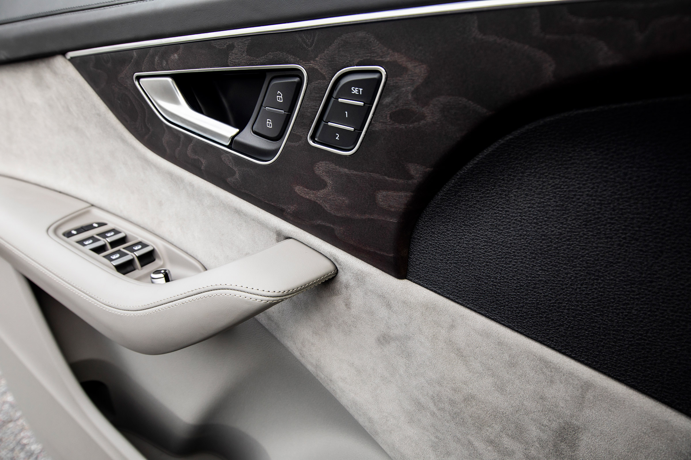 Audi Q7 - door panel