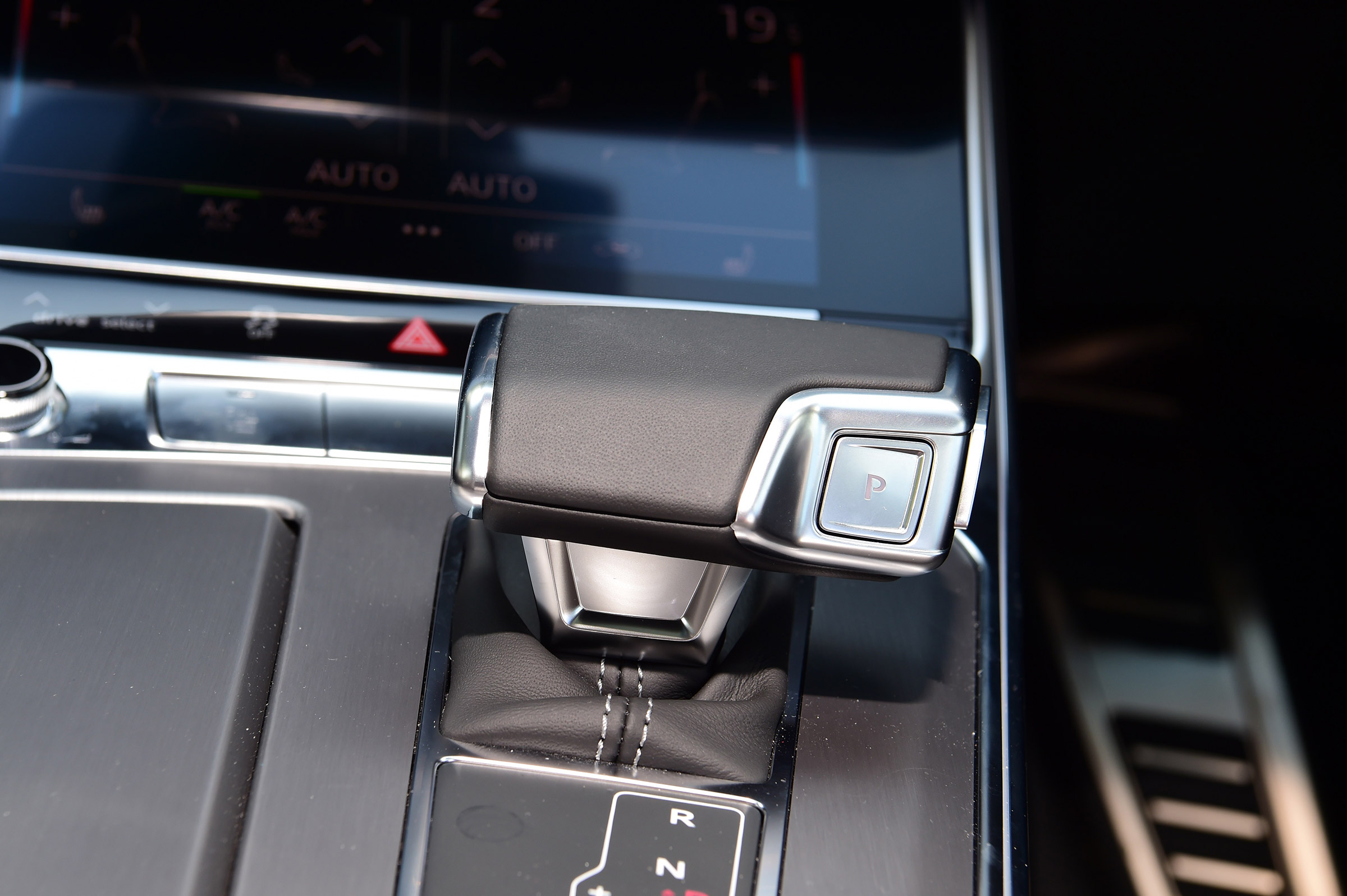 Audi S6 Avant - interior