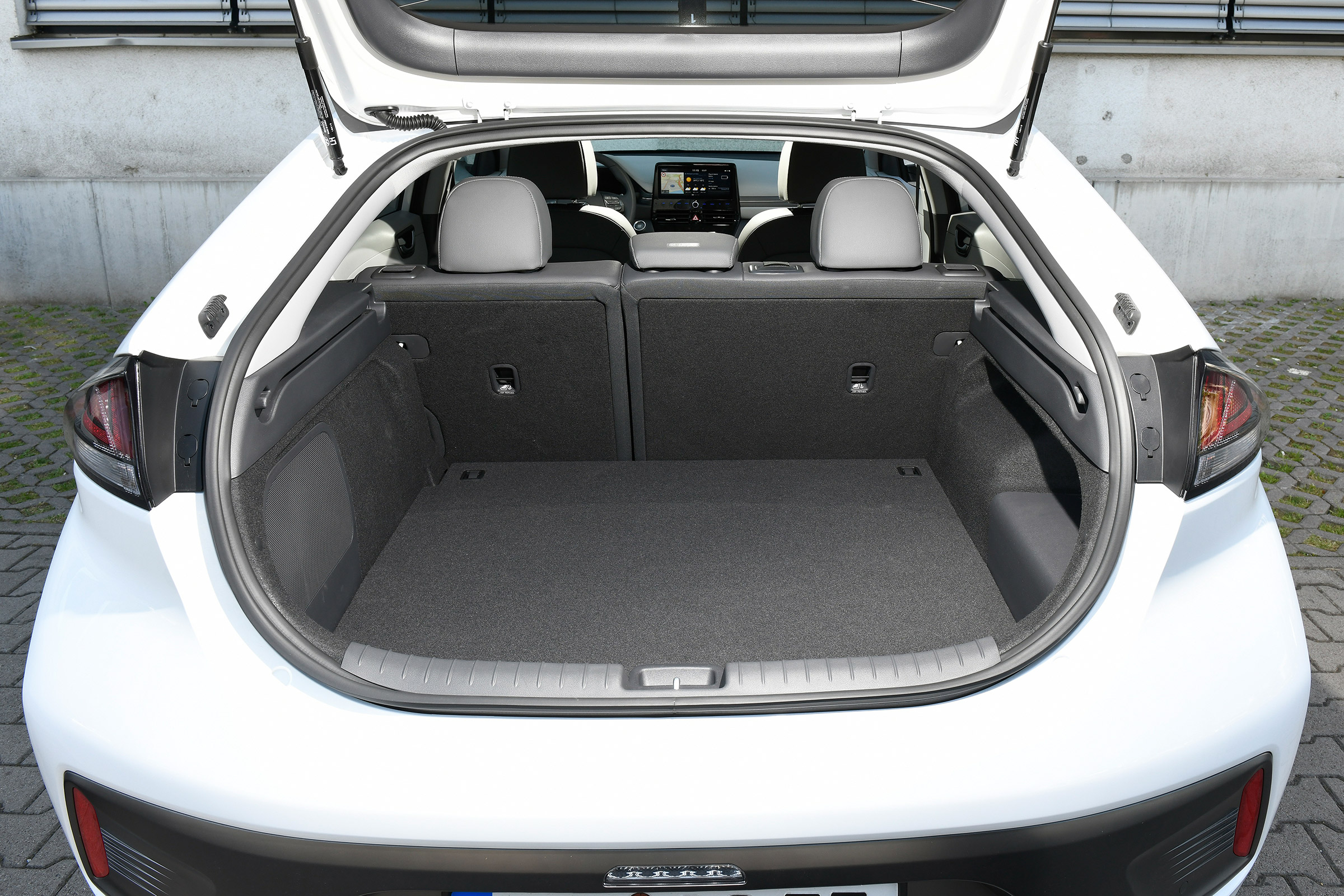 Hyundai Ioniq Hybrid - boot