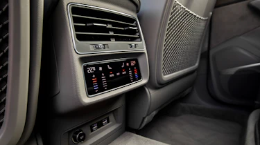 Audi Q7 - rear vents