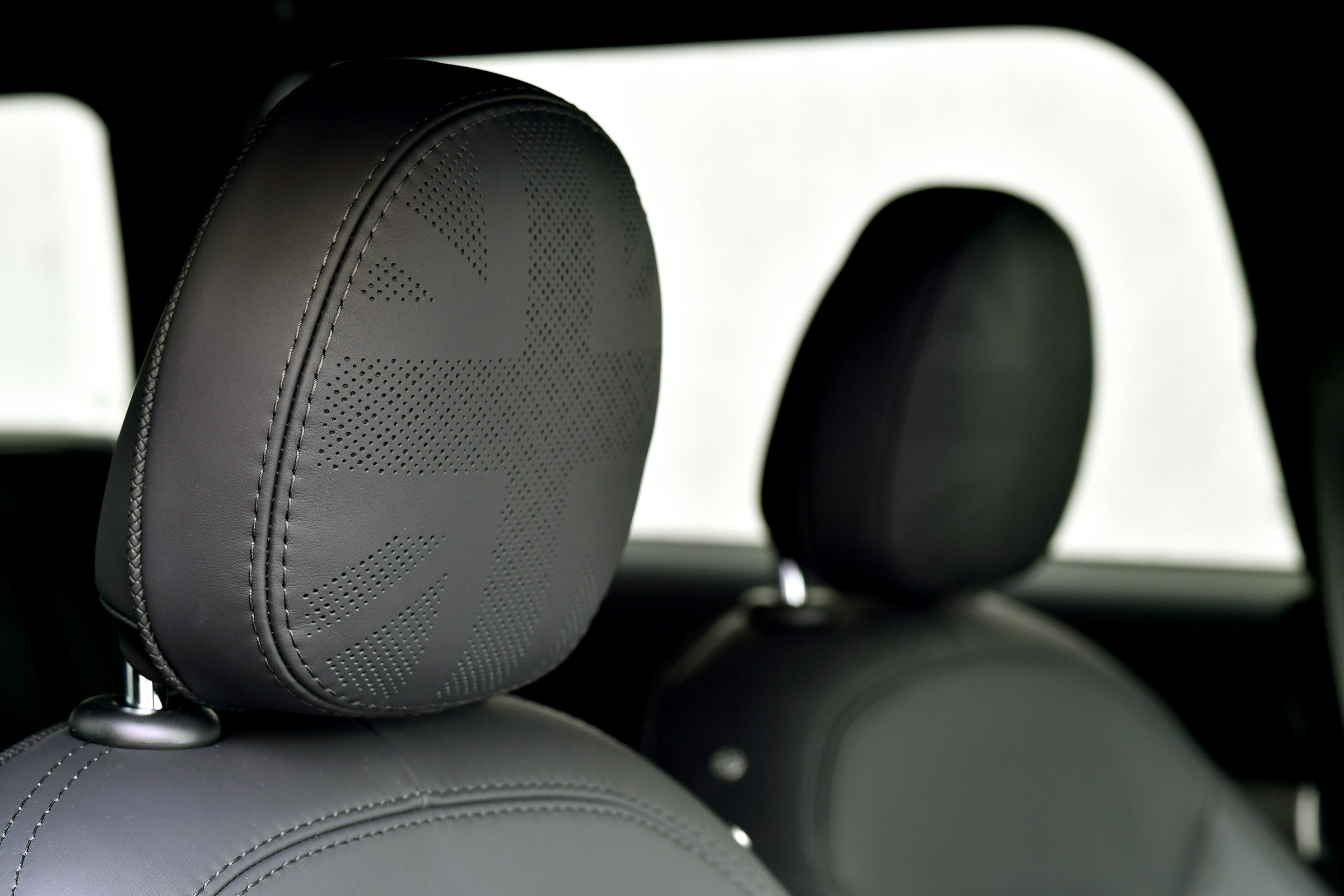 MINI Clubman JCW - rear headrest
