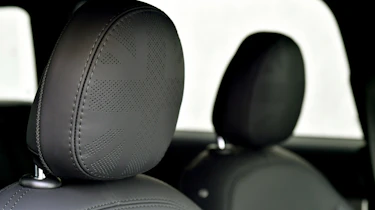 MINI Clubman JCW - rear headrest