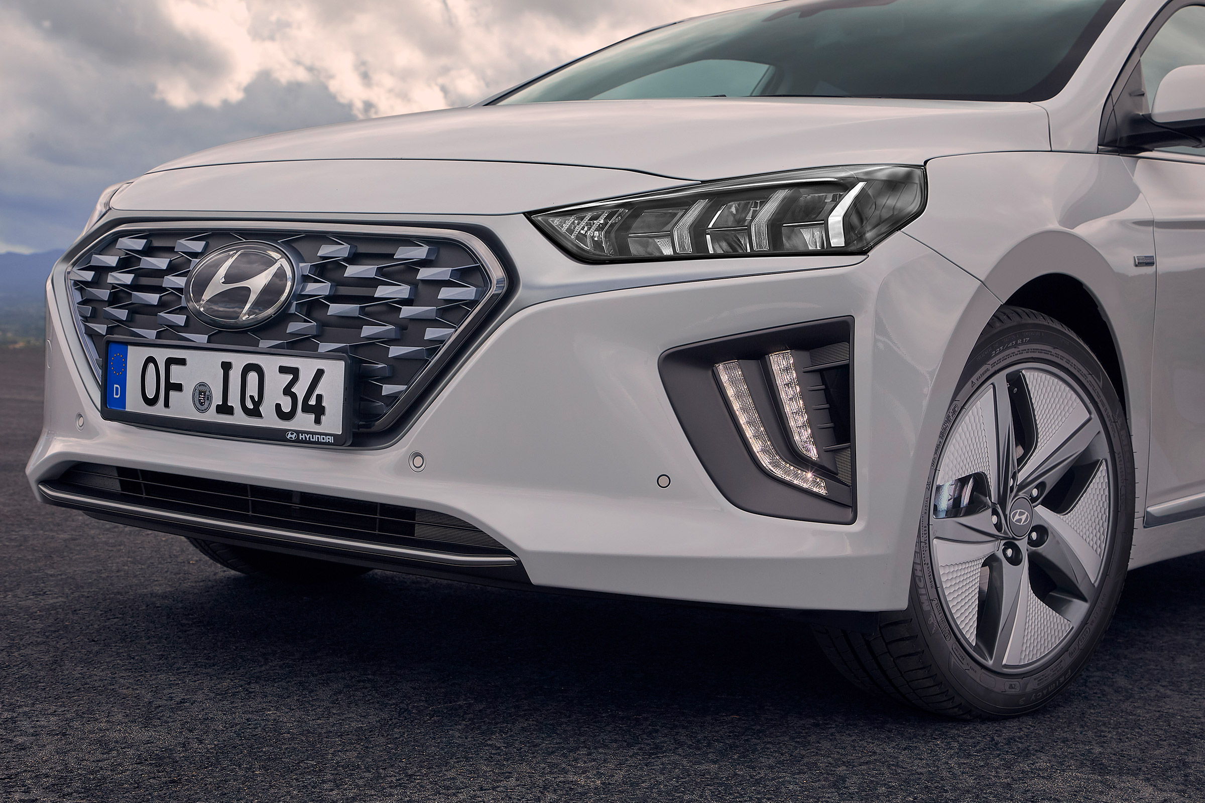Hyundai Ioniq Hybrid - grille
