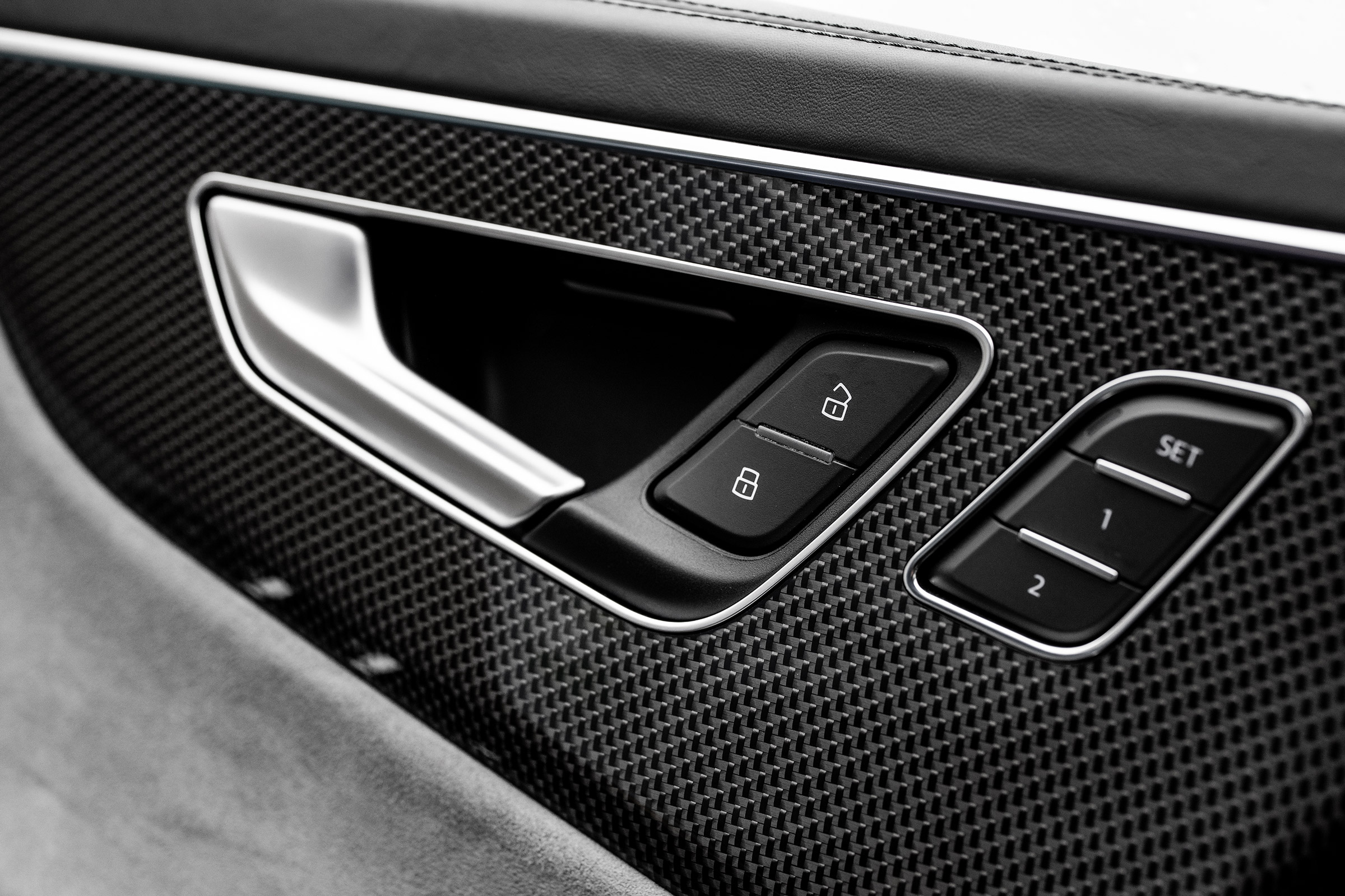 Audi SQ8 - door handle