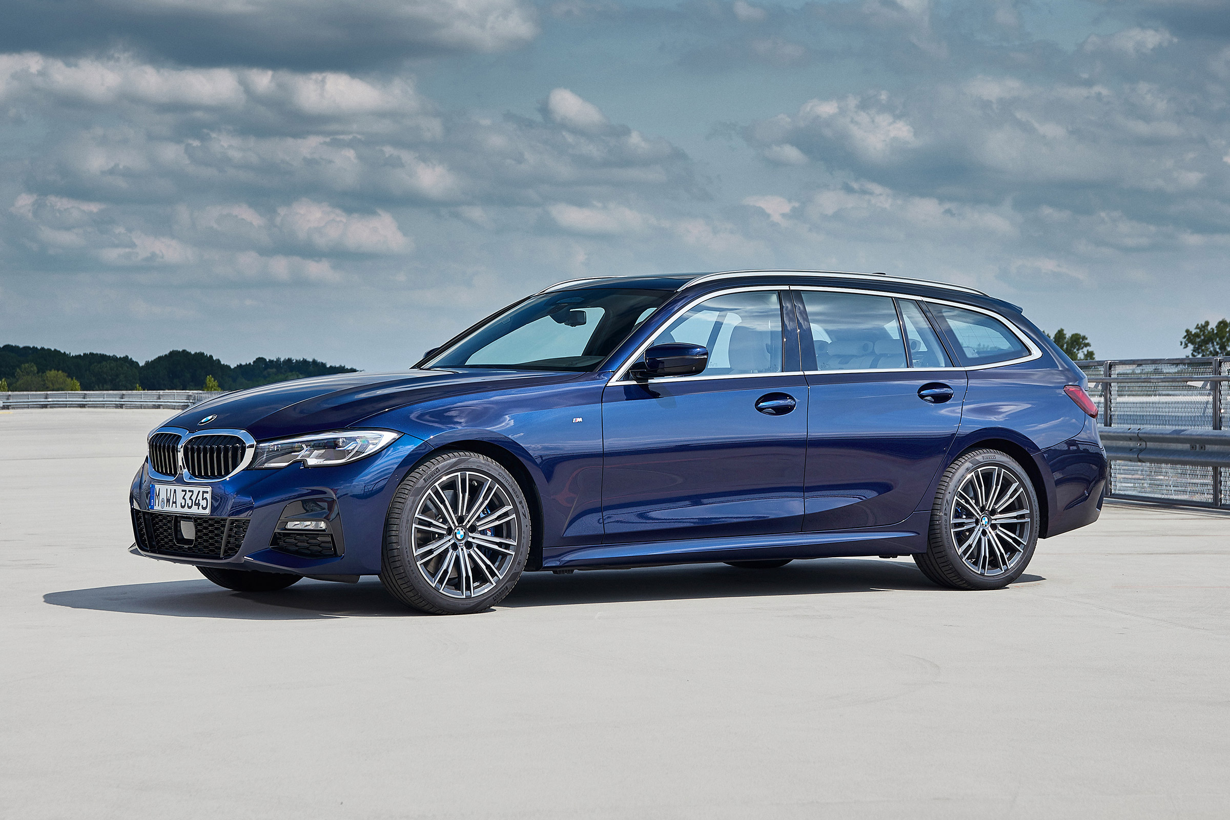 BMW 3 Series Touring - front static
