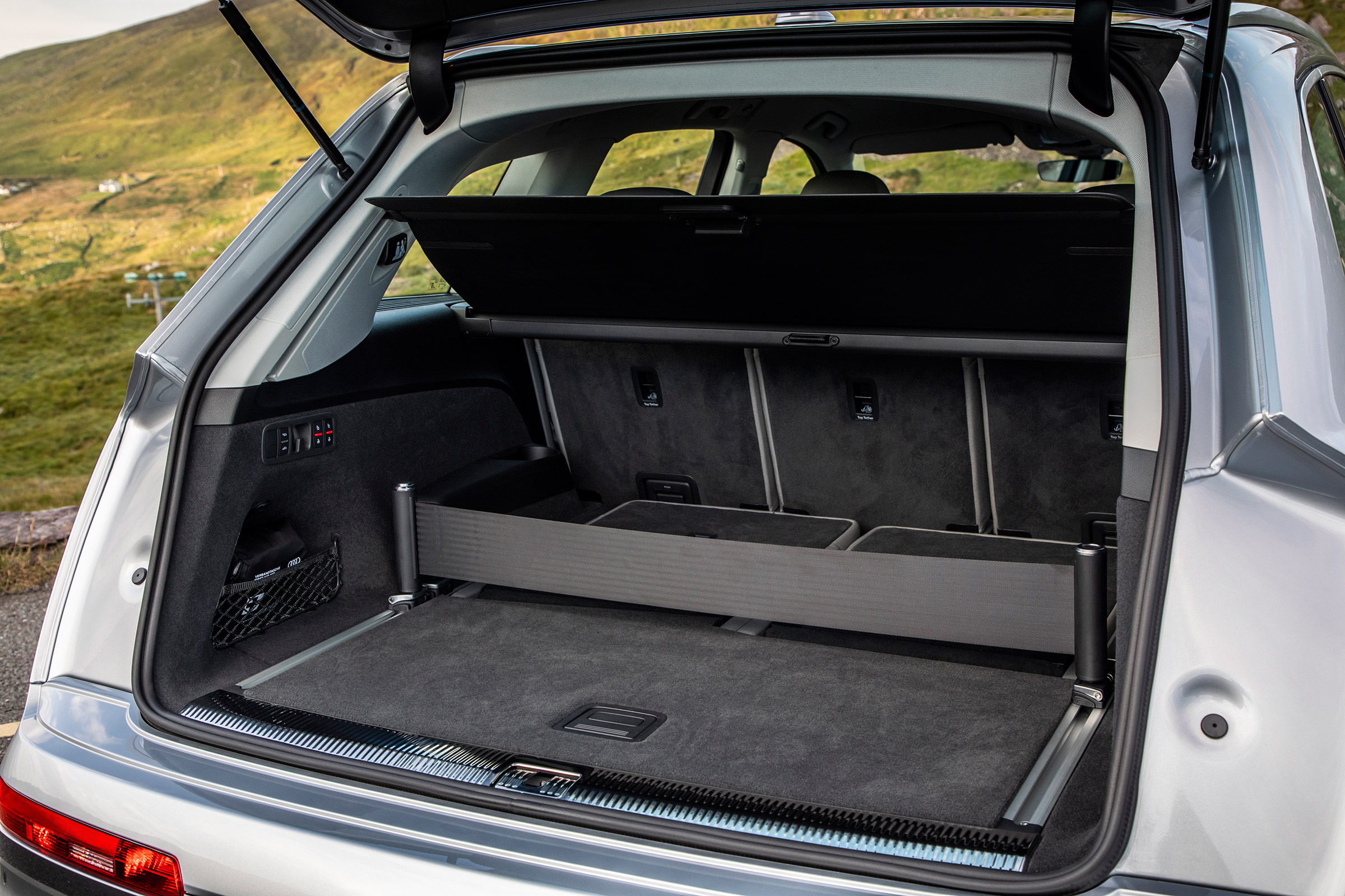 Audi Q7 - boot side