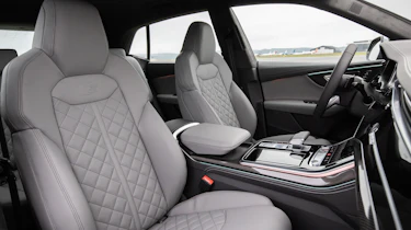 Audi SQ8 - front seats