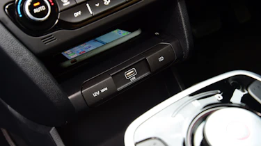 Kia e-Niro - wireless phone charging