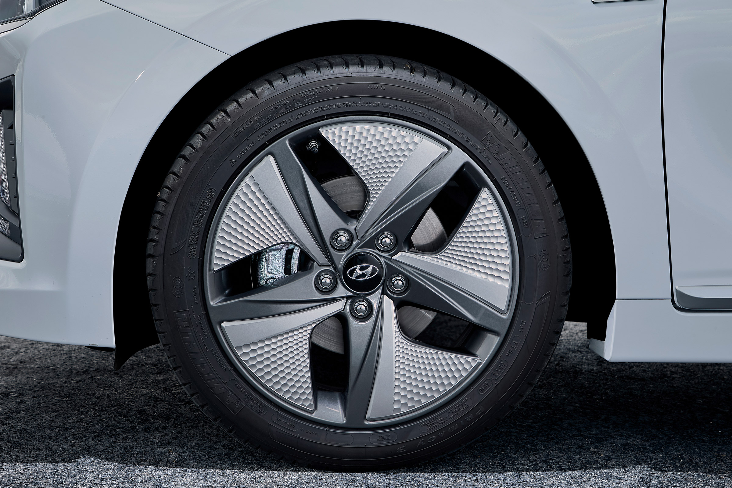 Hyundai Ioniq Hybrid - wheel