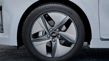 Hyundai Ioniq Hybrid - wheel
