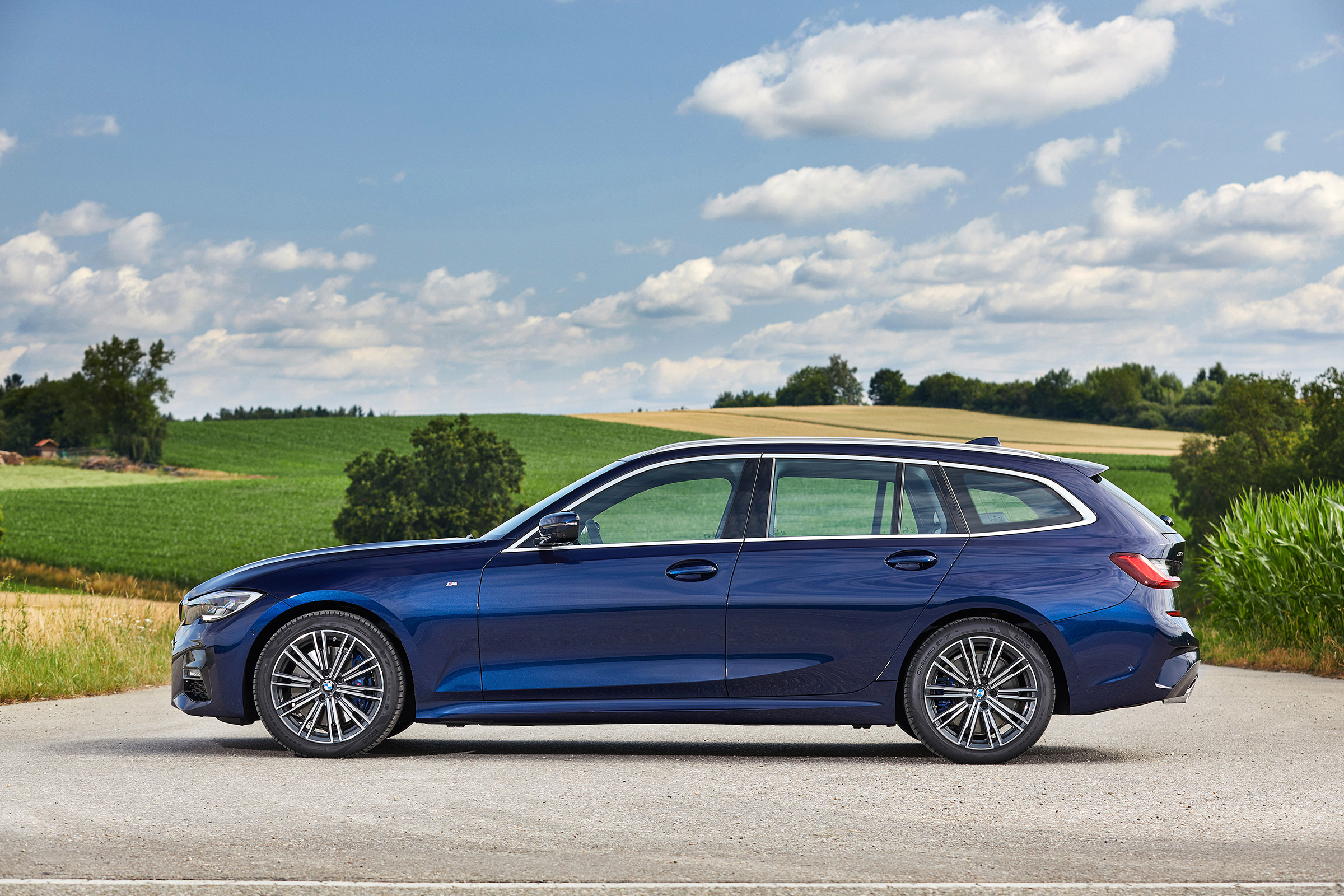 BMW 3 Series Touring - side static