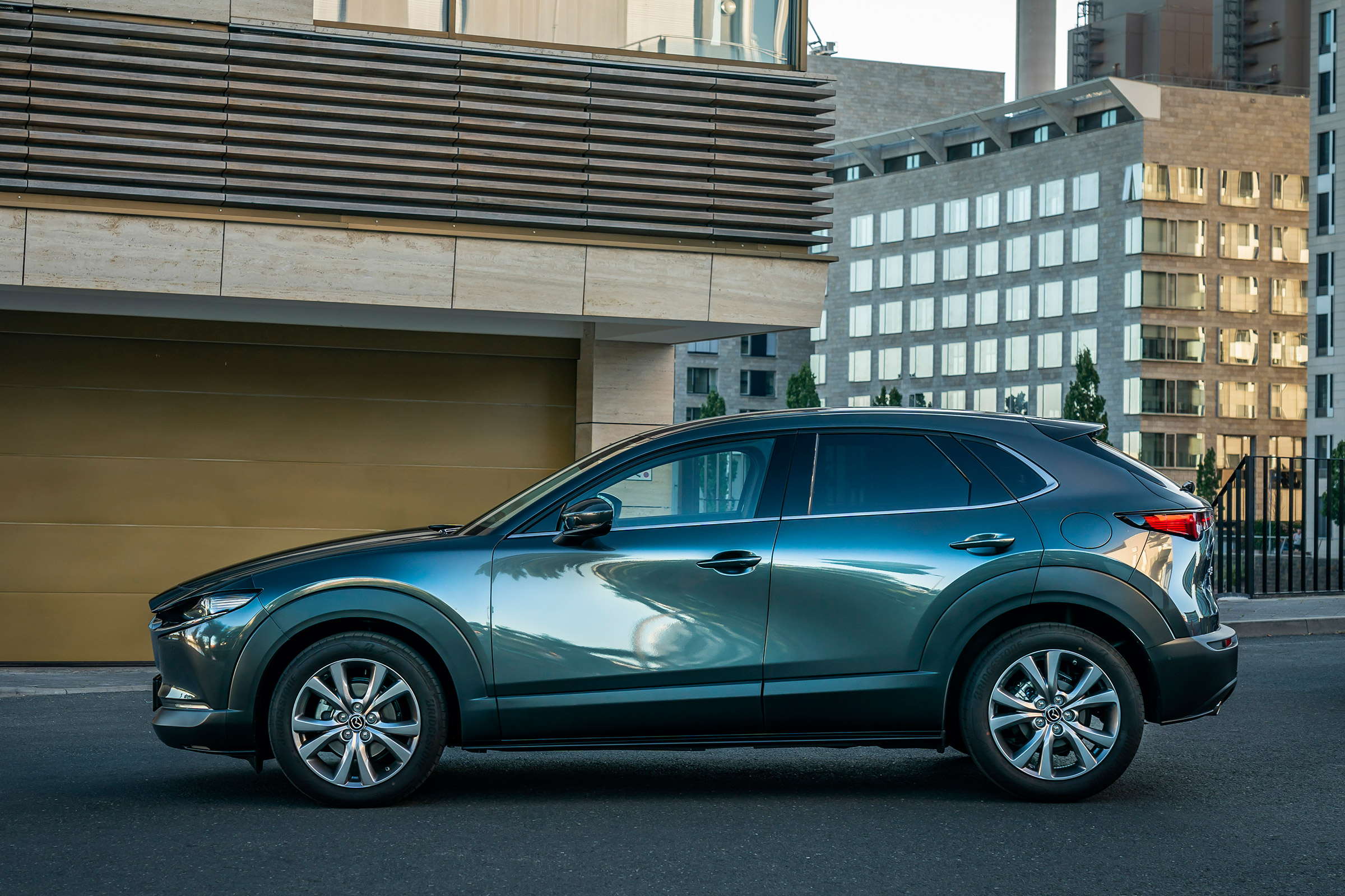 Mazda CX-30 - side static