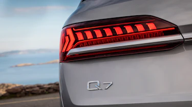 Audi Q7 - rear badge