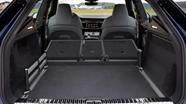Audi SQ8 - boot seats down