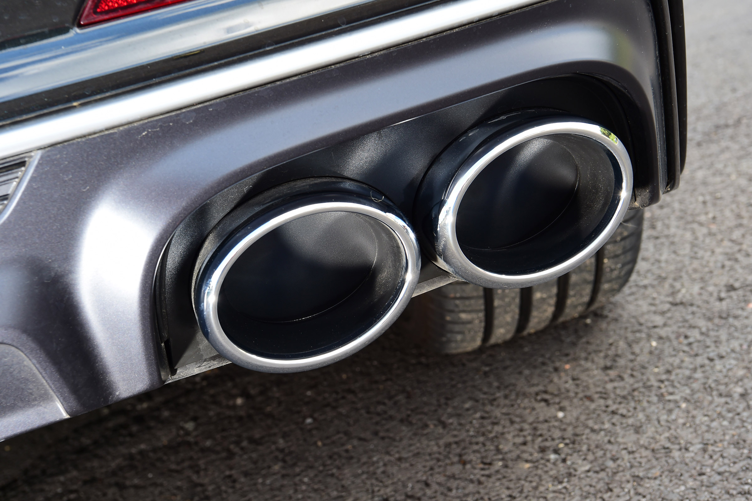 Audi S6 Avant - exhausts