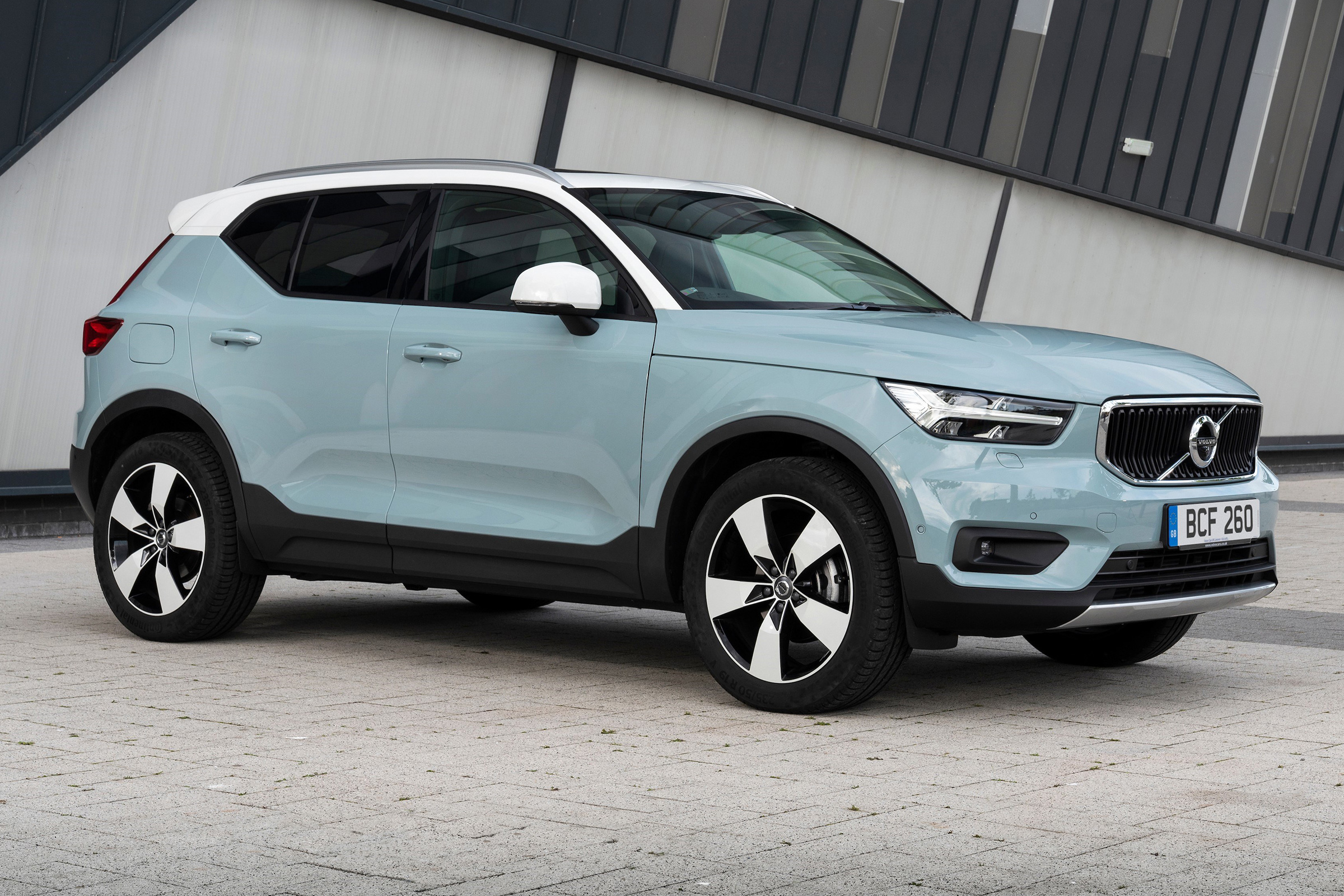 Volvo XC40 front static 2019
