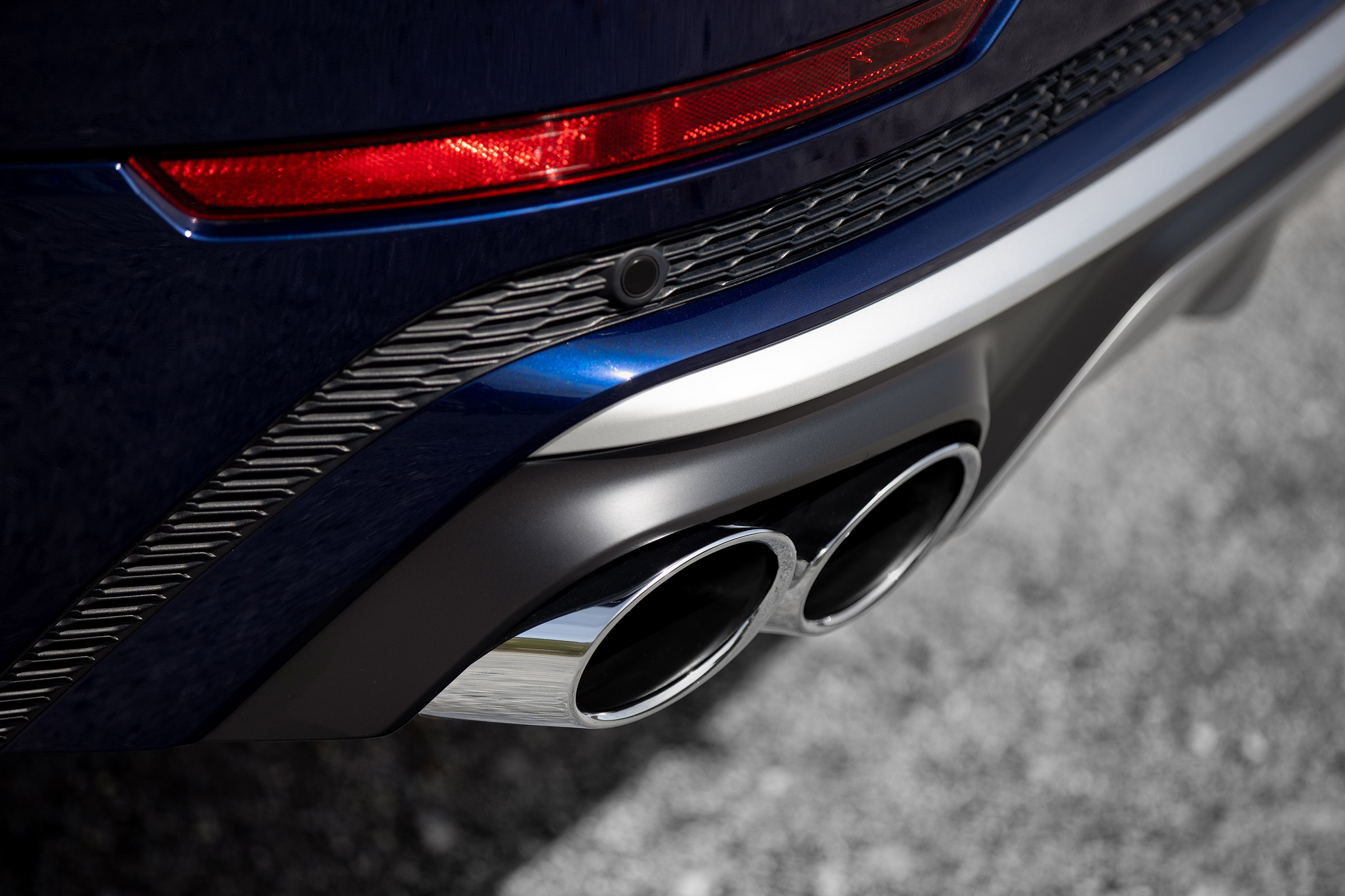 Audi SQ8 - exhausts