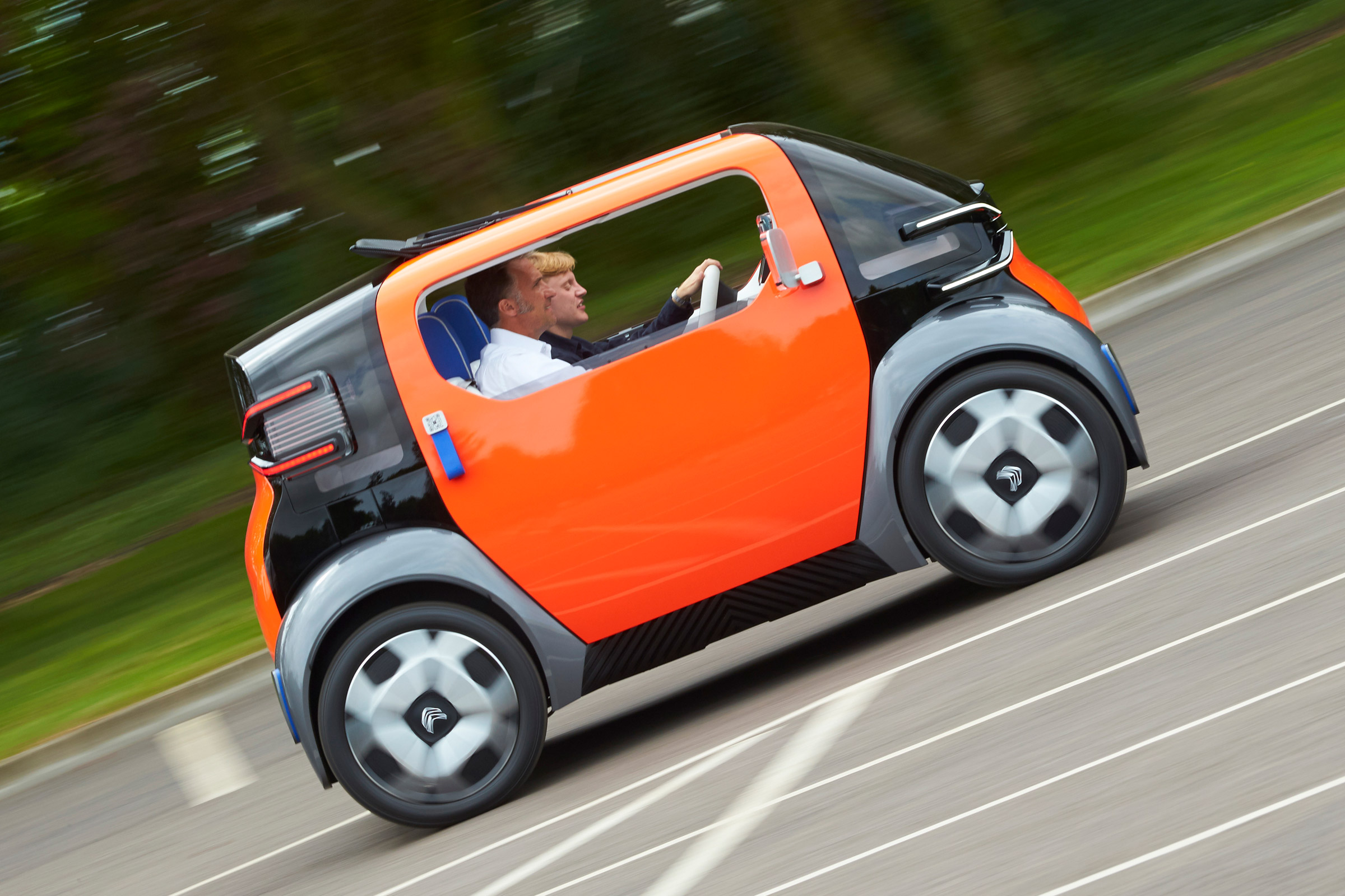 Citroen AMIone James Brodie driving