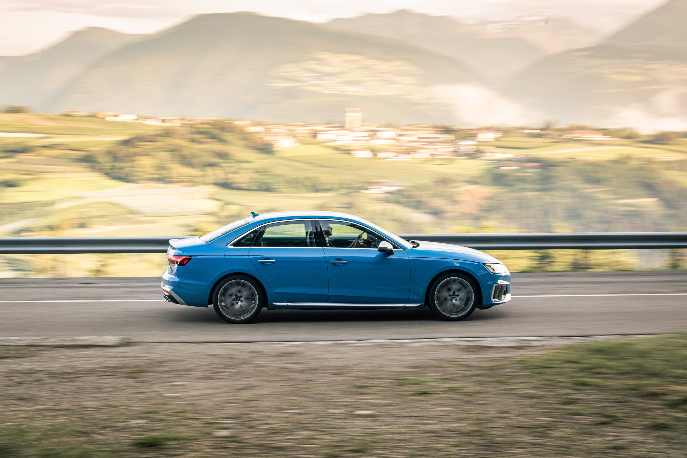 2019 Audi S4 saloon panning