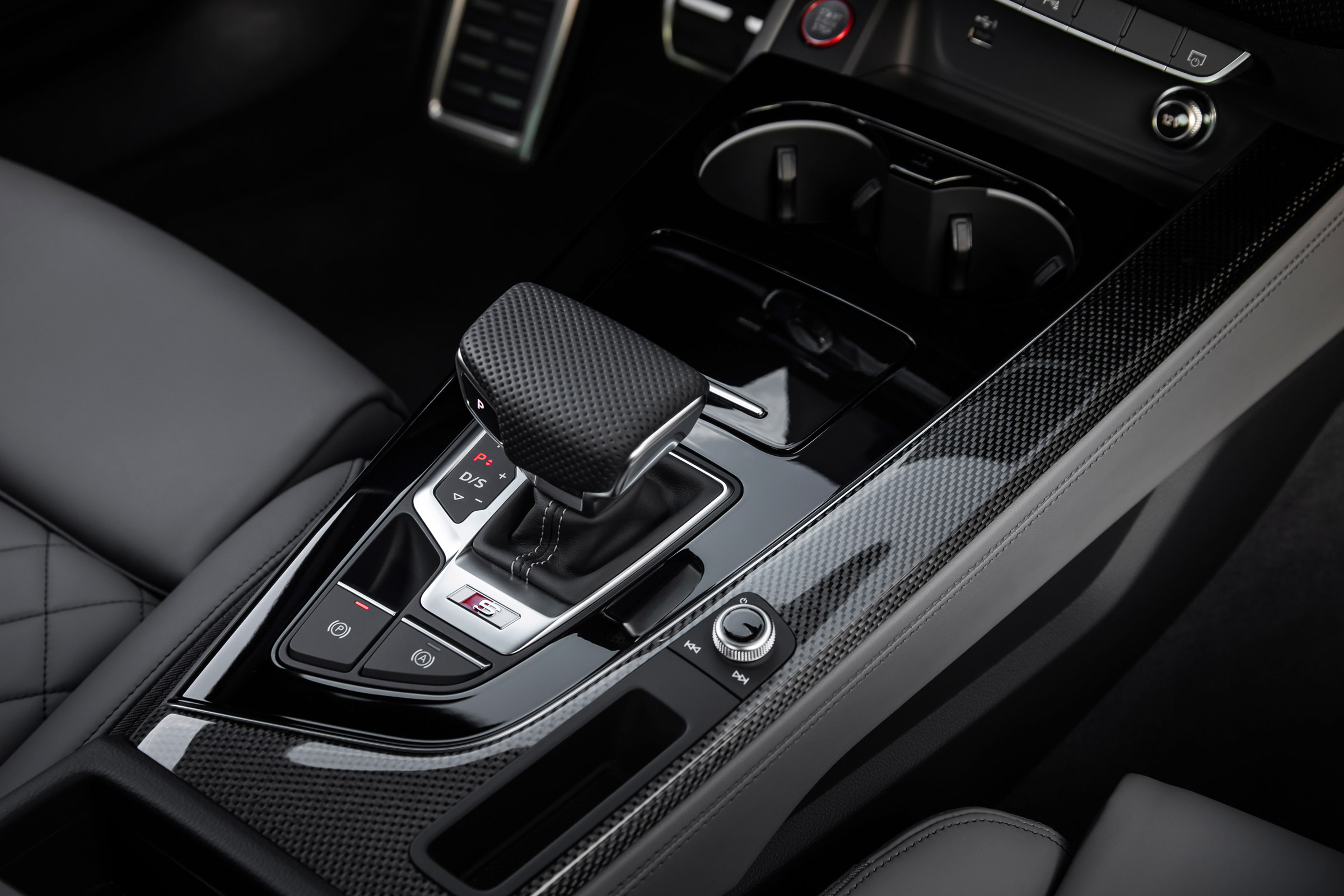2019 Audi S4 saloon shifter