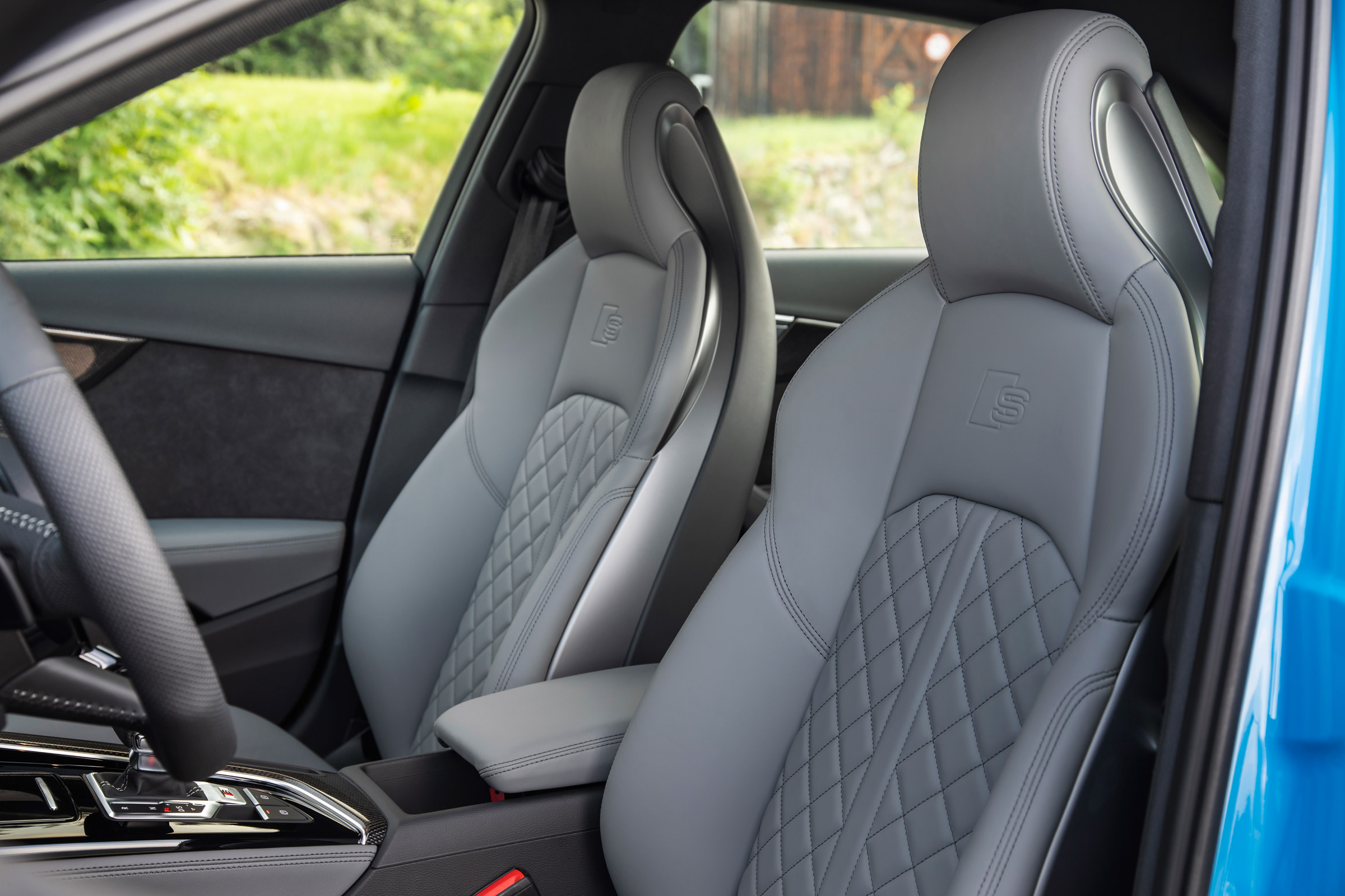 2019 Audi S4 saloon front seats