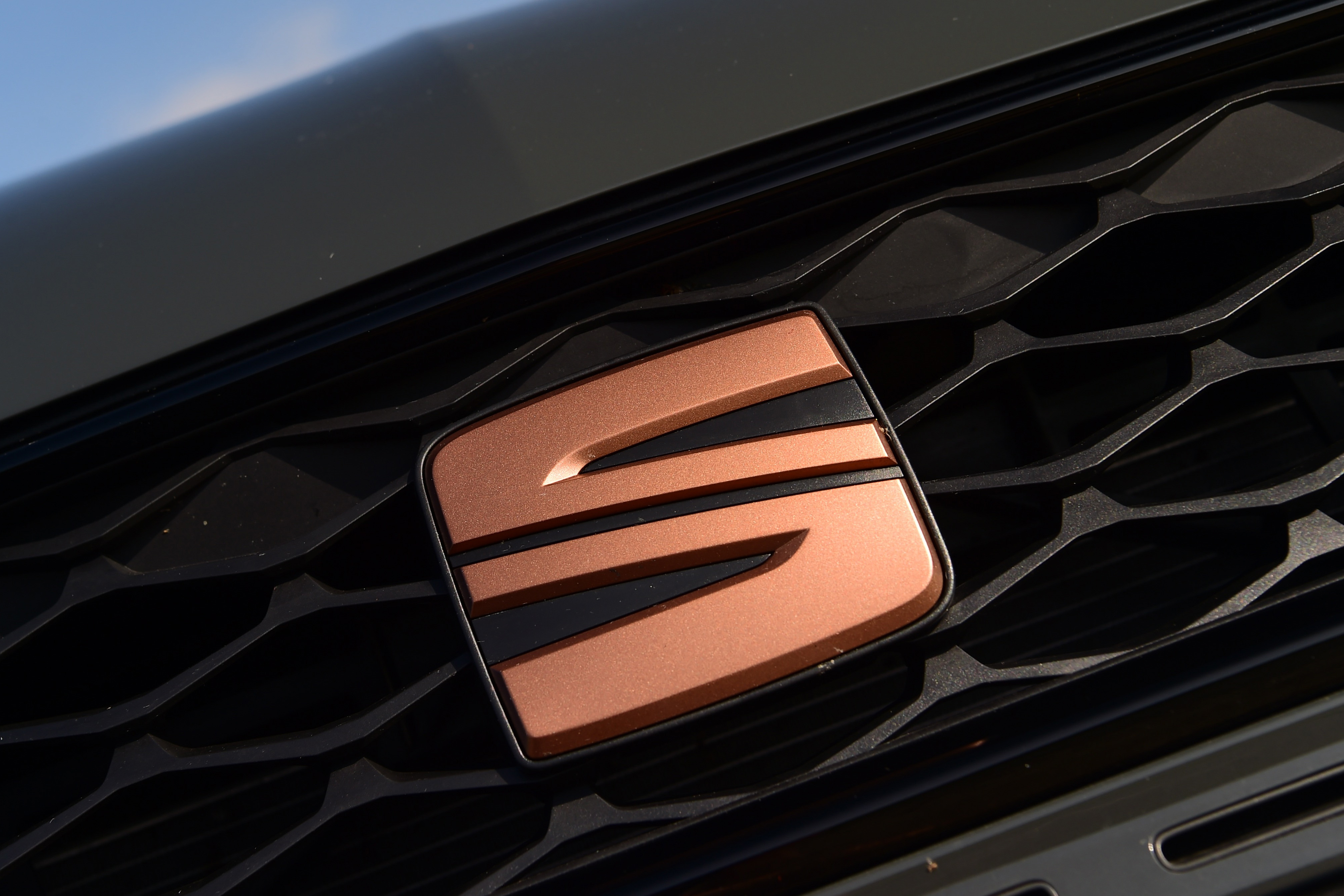 SEAT Leon Cupra R ST ABT - front badge