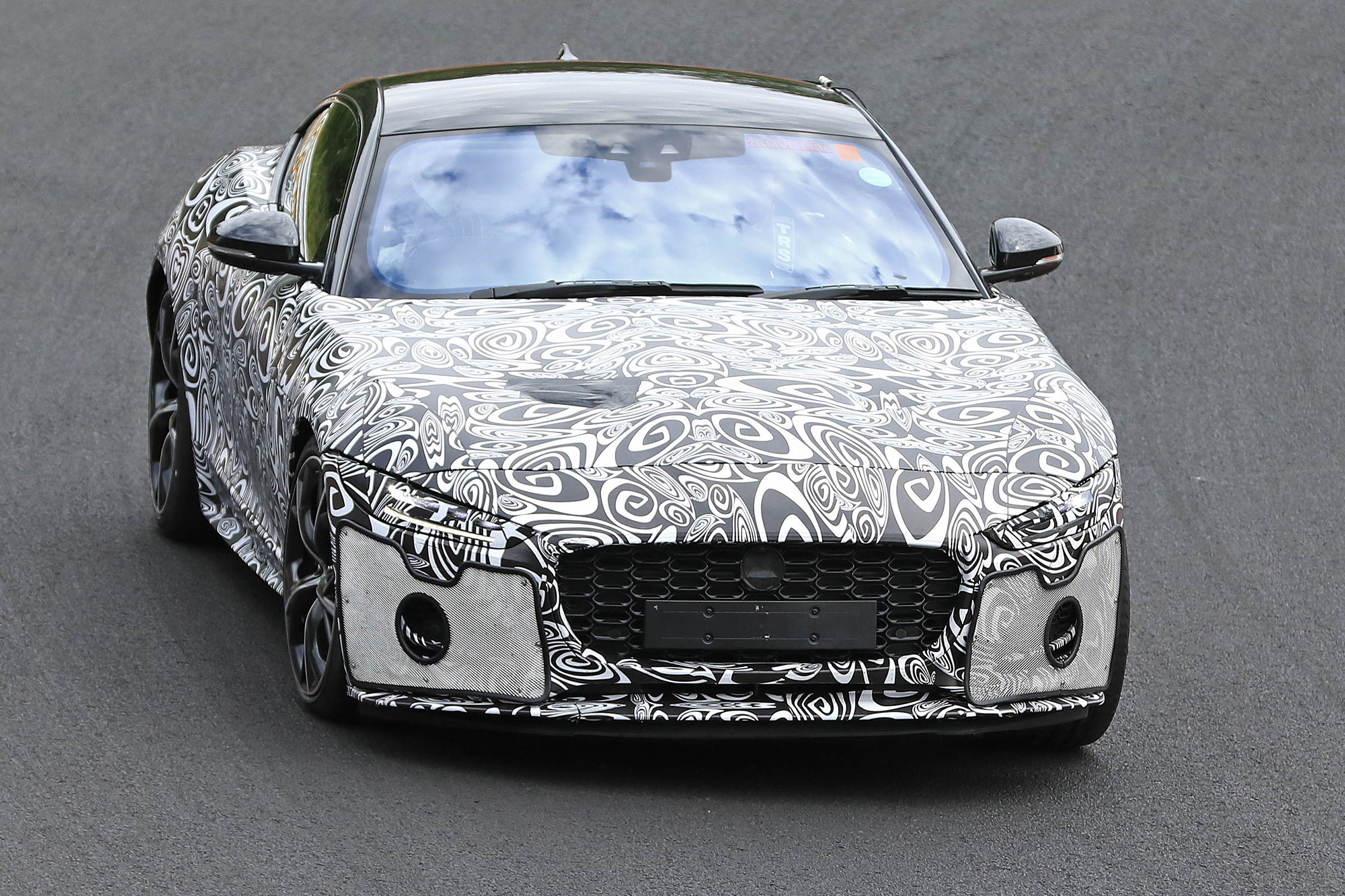 Jaguar F-Type - spied - front cornering 