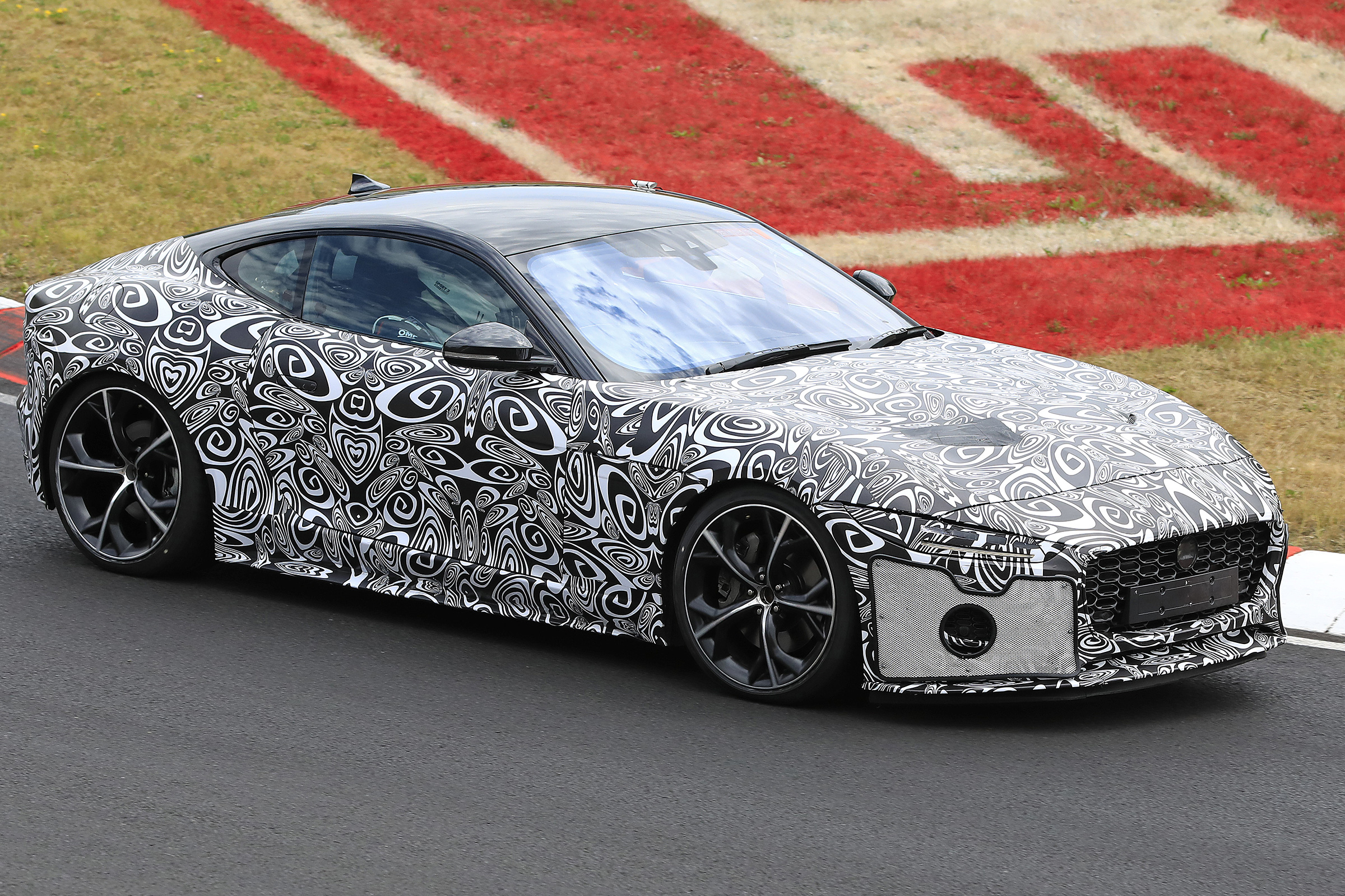 Jaguar F-Type - spied - front cornering