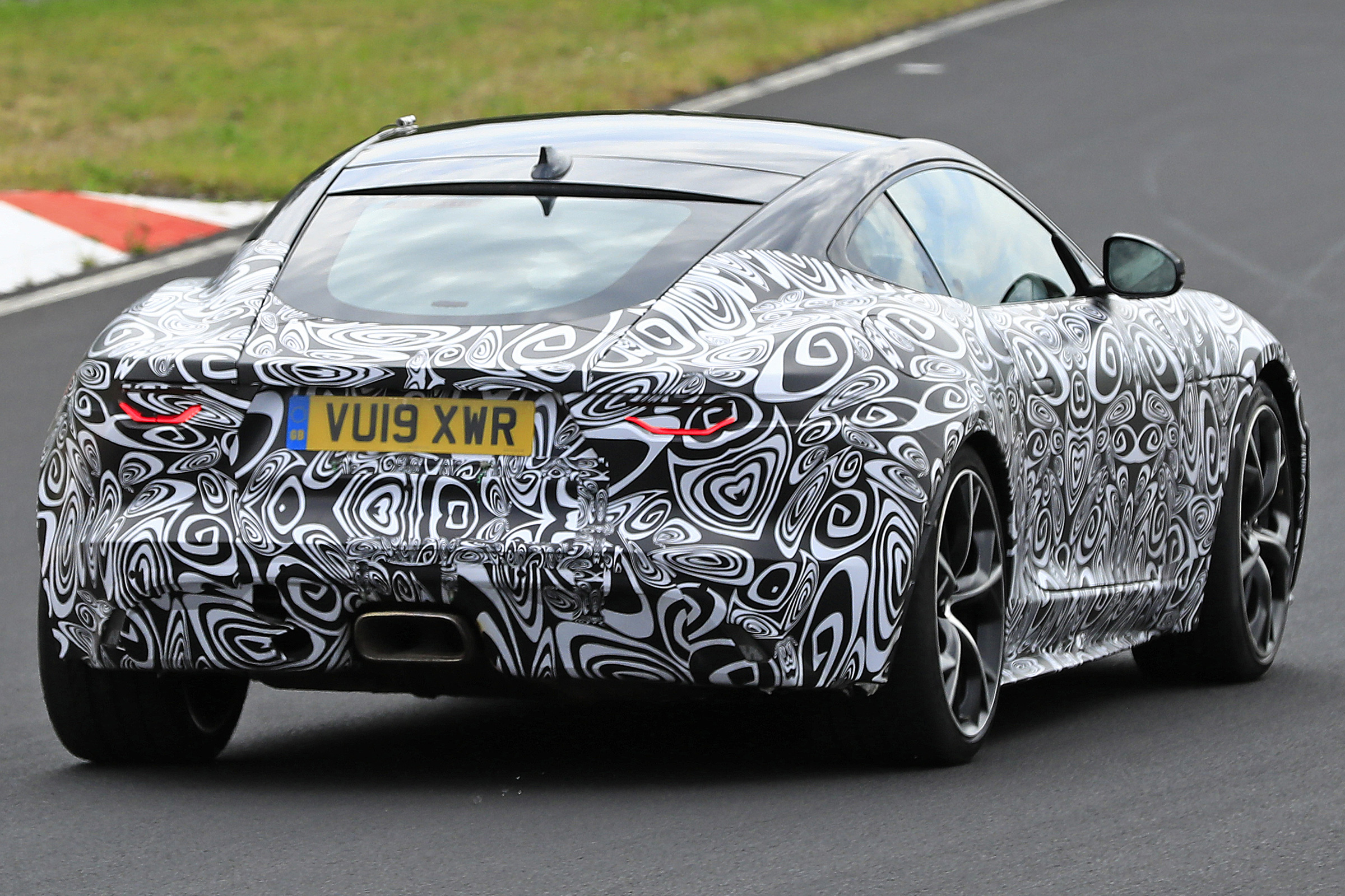 Jaguar F-Type - spied - rear 3/4 tracking