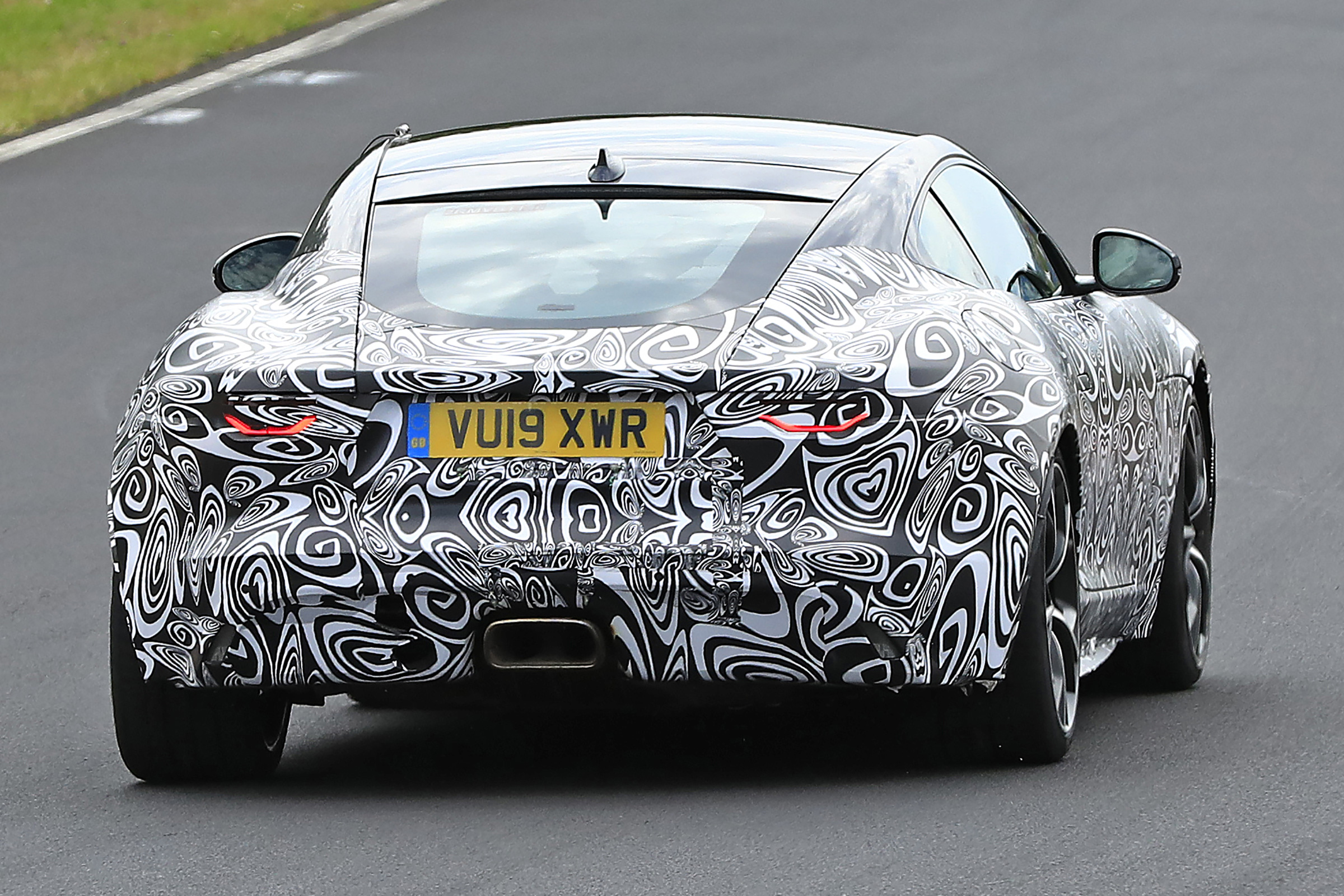 Jaguar F-Type - spied - rear tracking