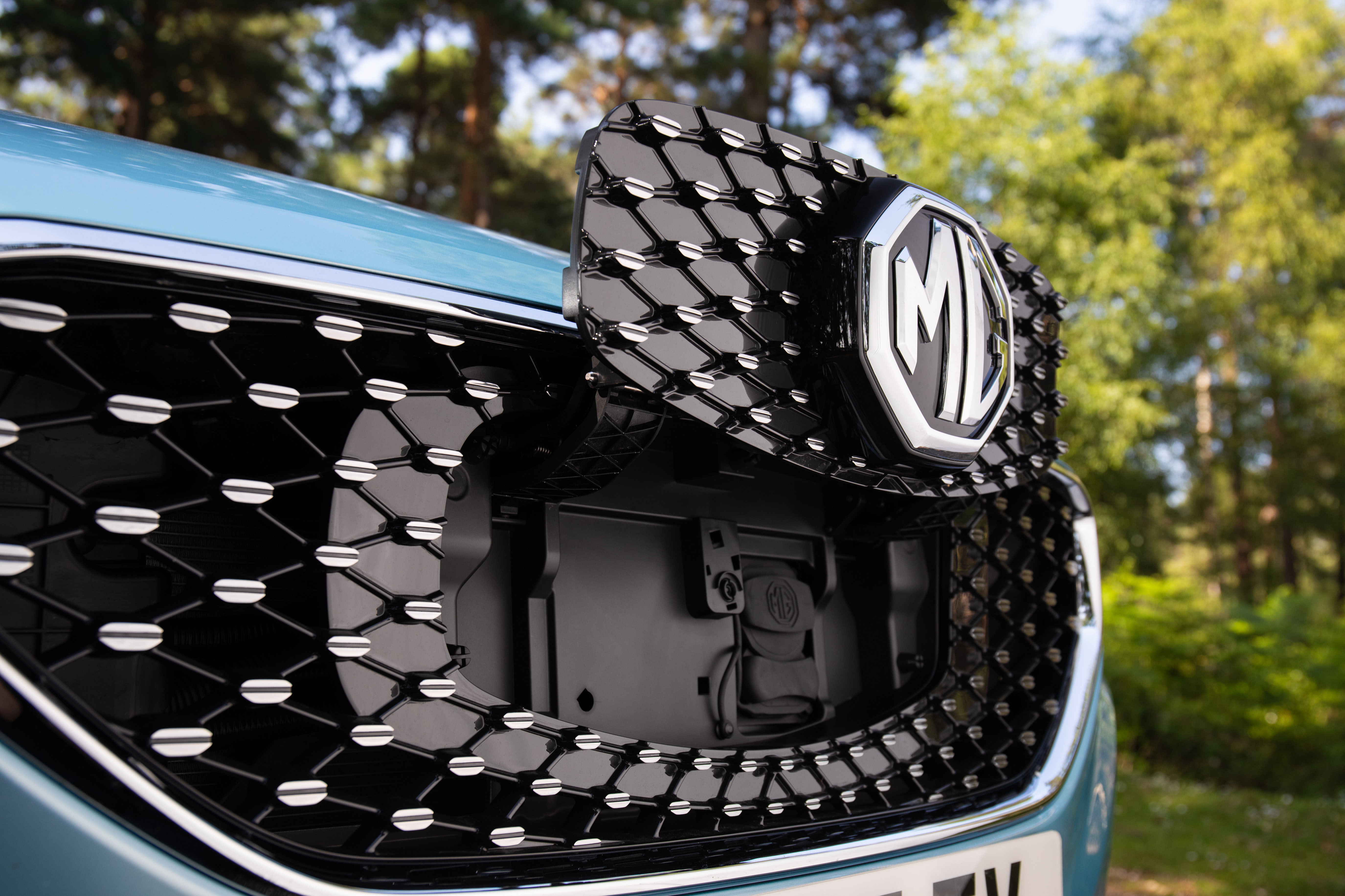 MG ZS EV charge flap