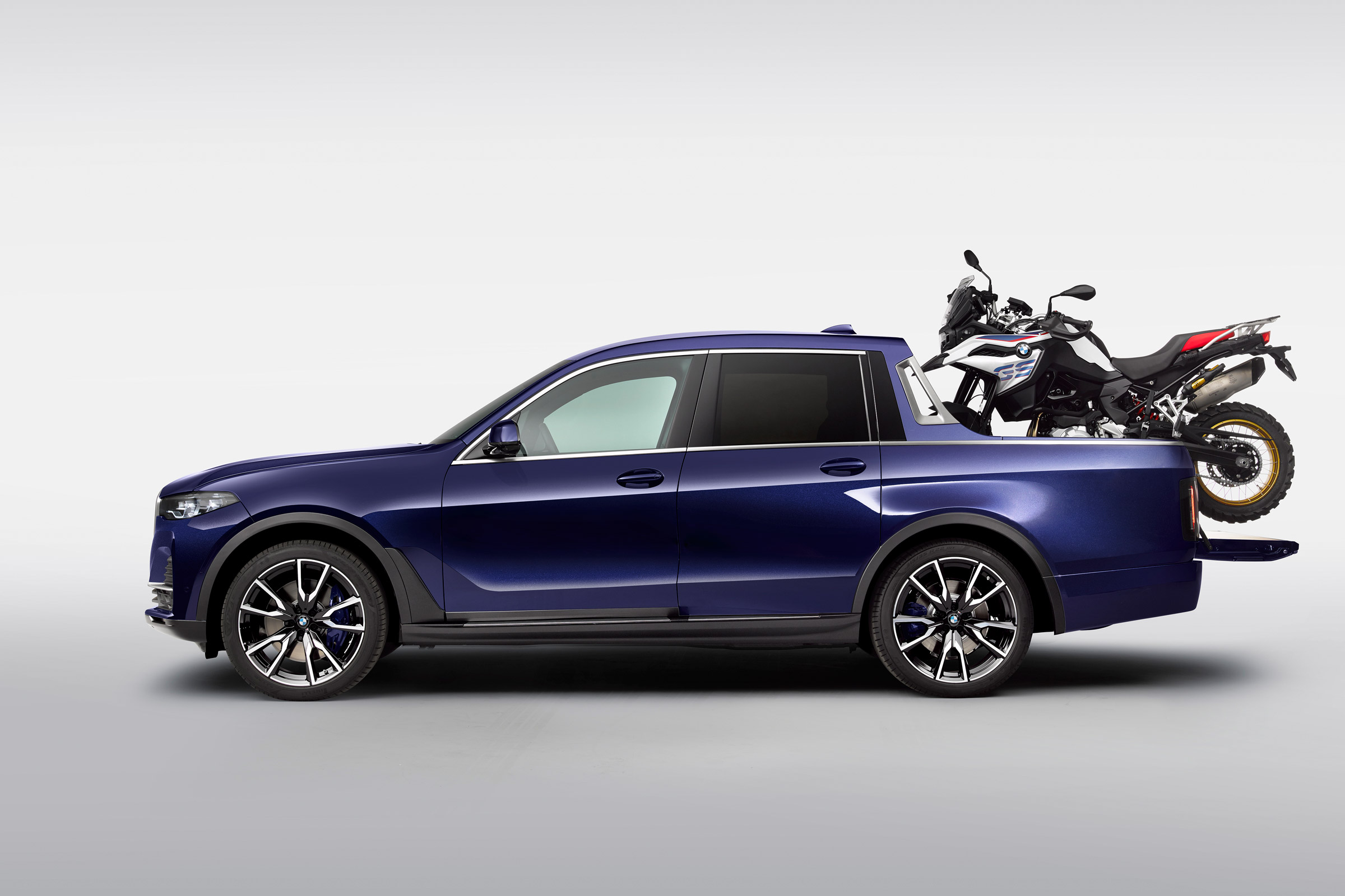 BMW X7 pick-up truck