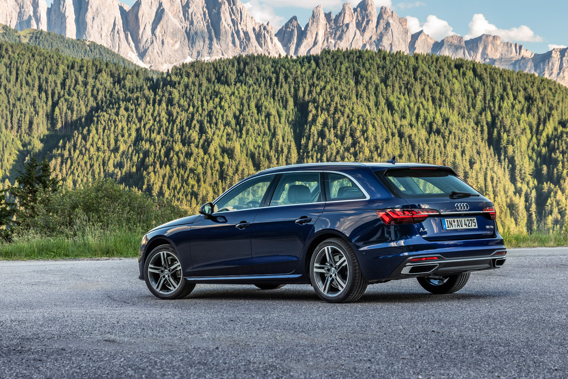 Audi A4 Avant 2019 rear static