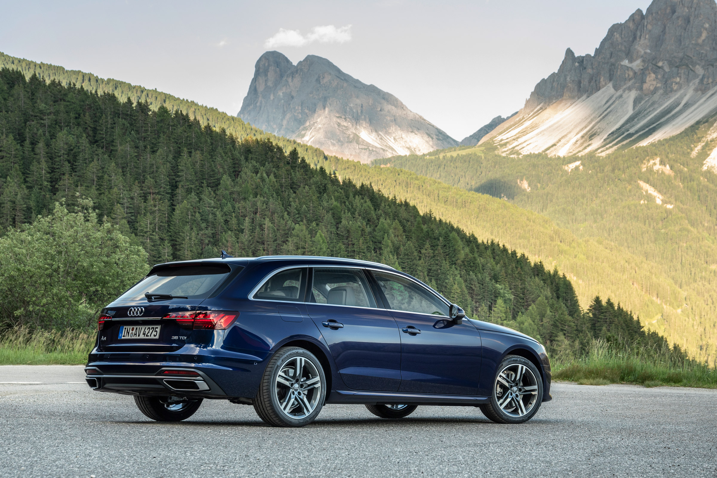 Audi A4 Avant 2019 rear static