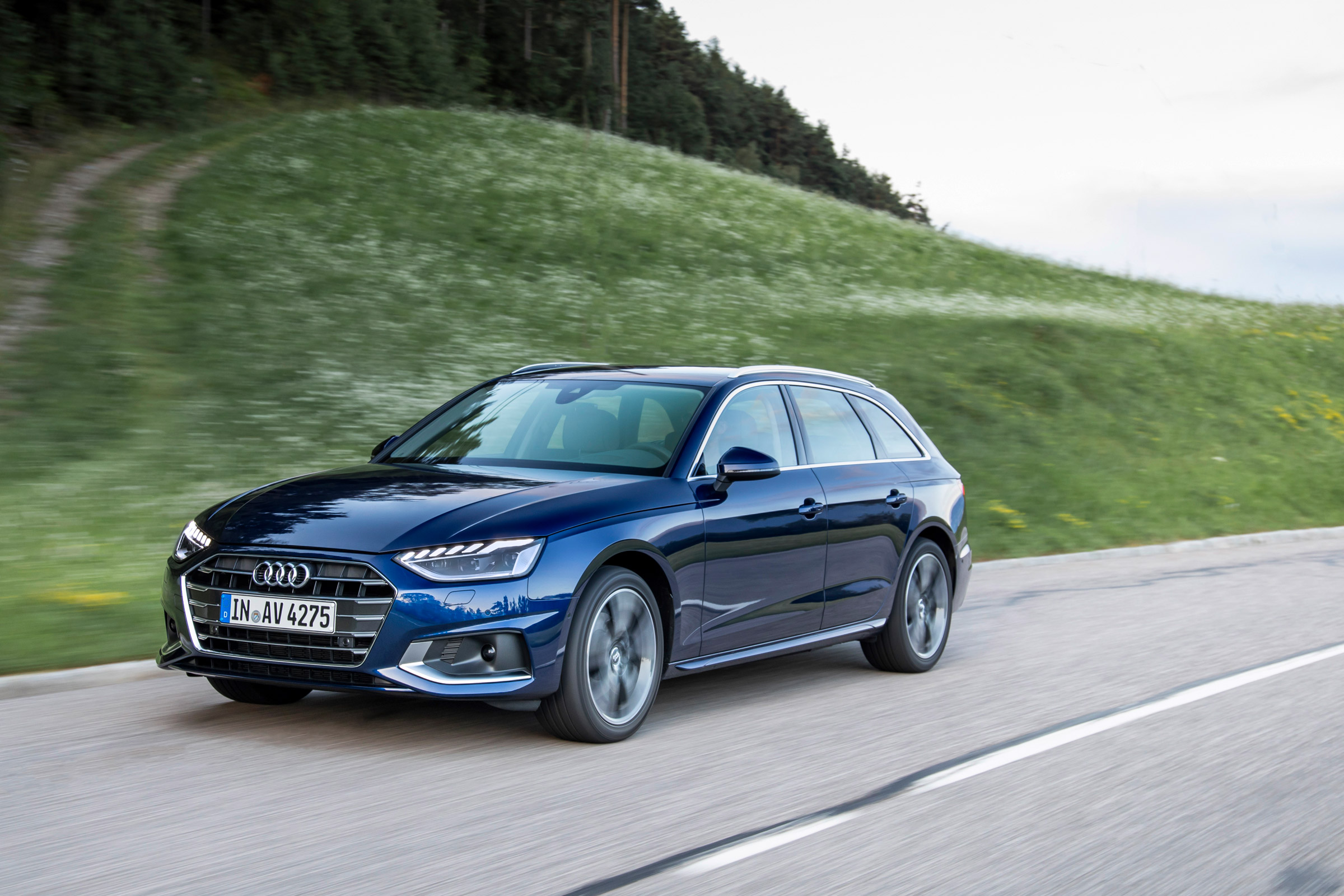 Audi A4 Avant 2019 front tracking