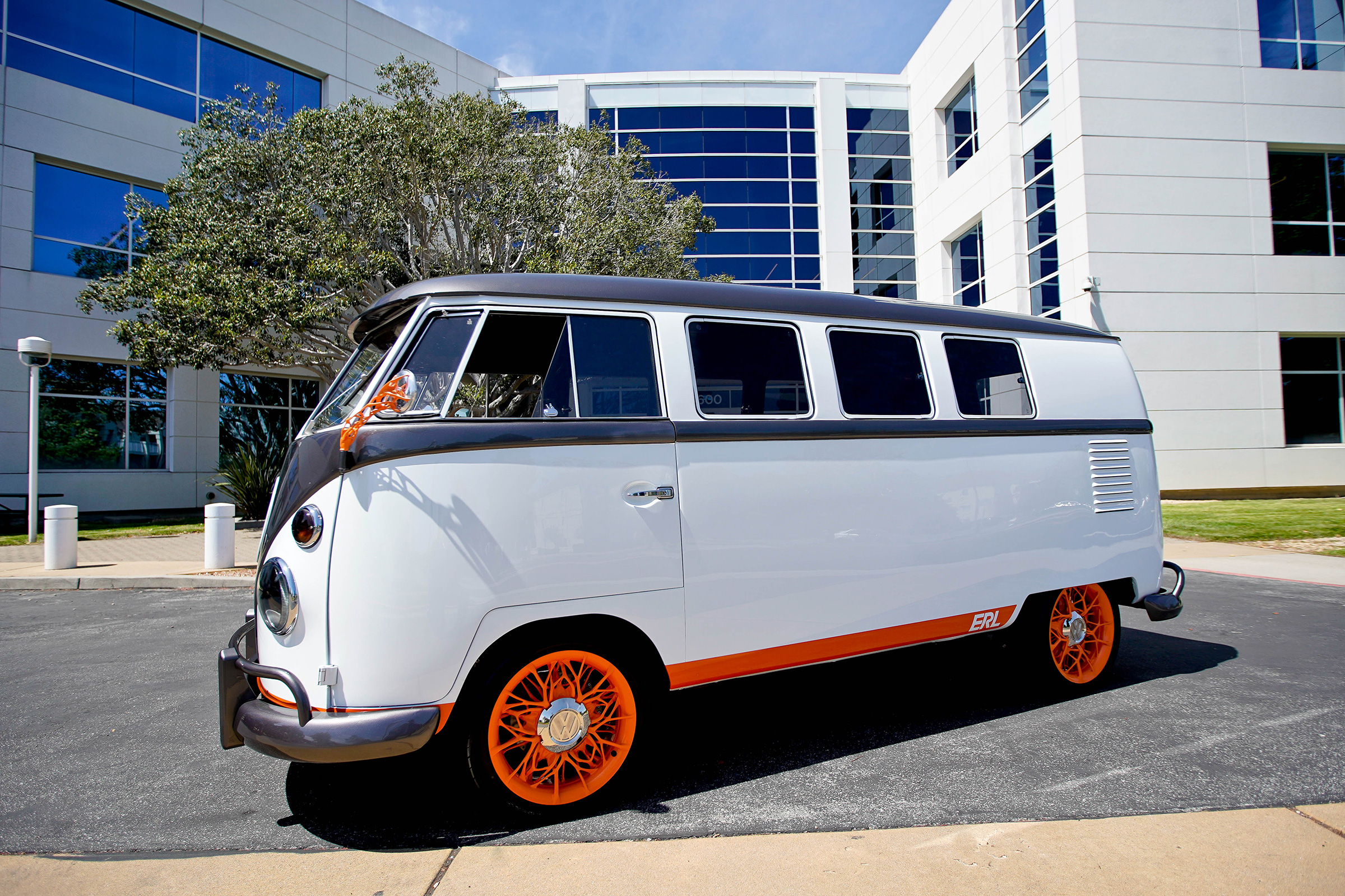 Volkswagen Kombi Type 20 concept - front 3/4 static