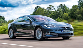 Tesla Model S Long Range - front