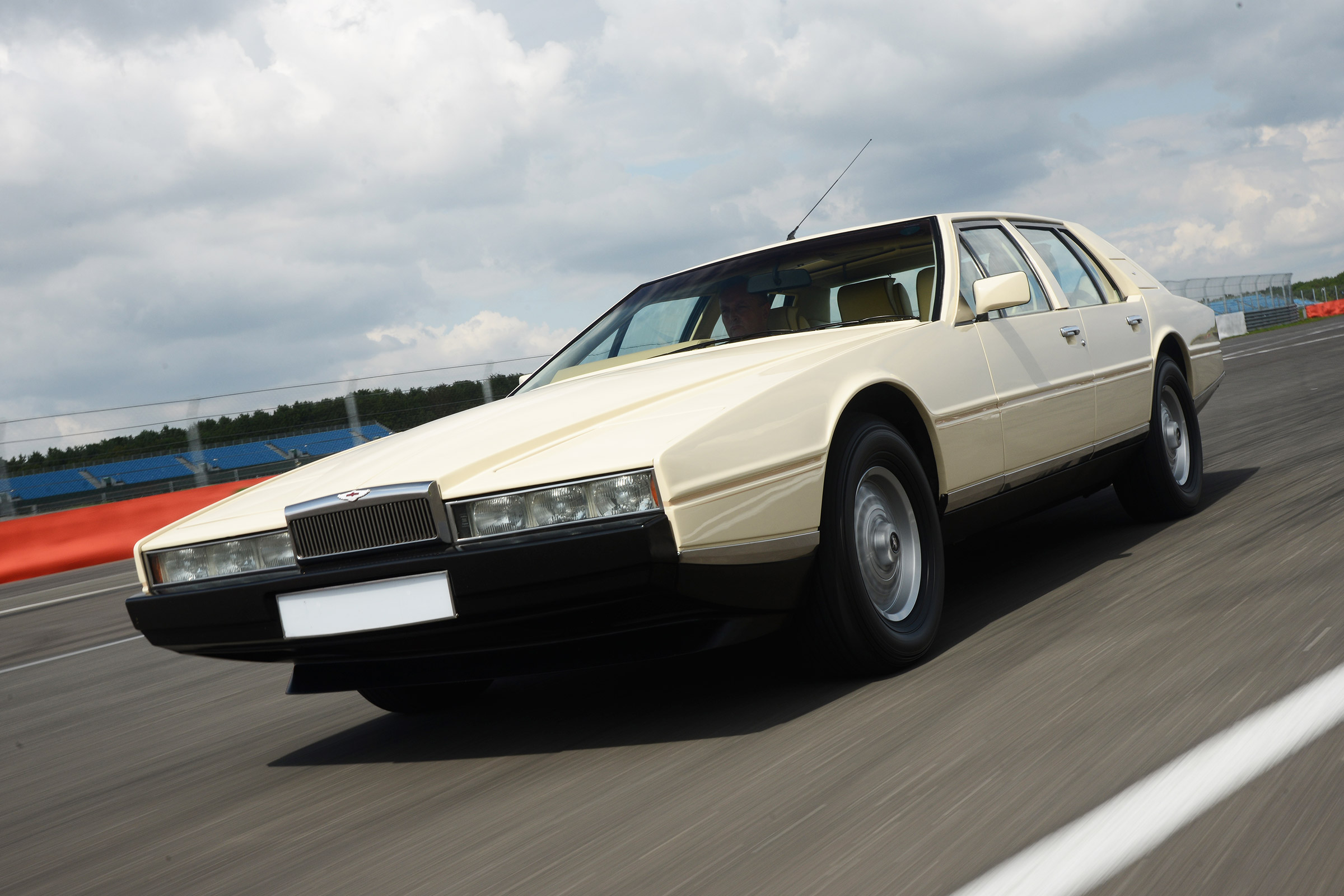 Aston Martin Lagonda - front action