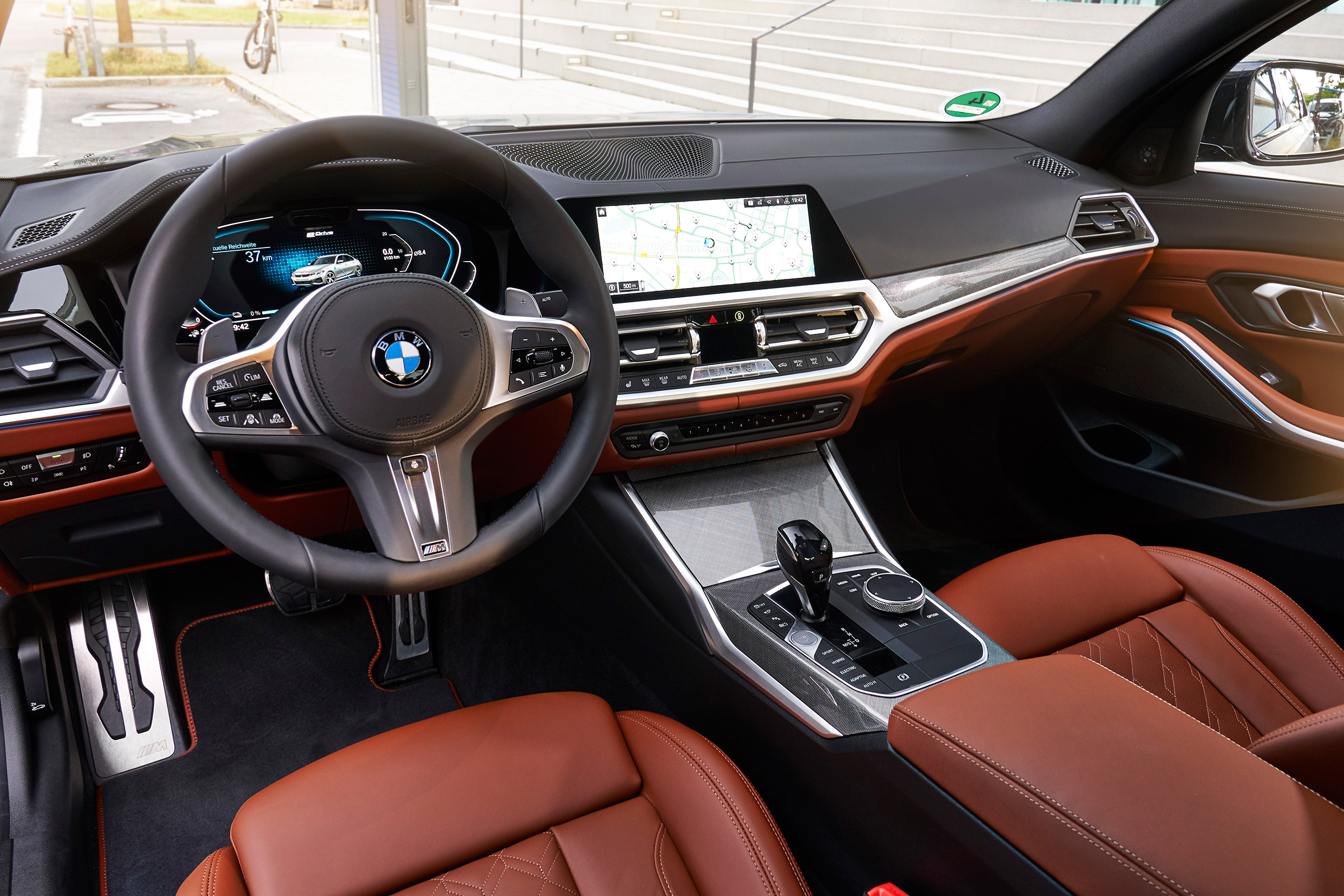 BMW 330e - dash