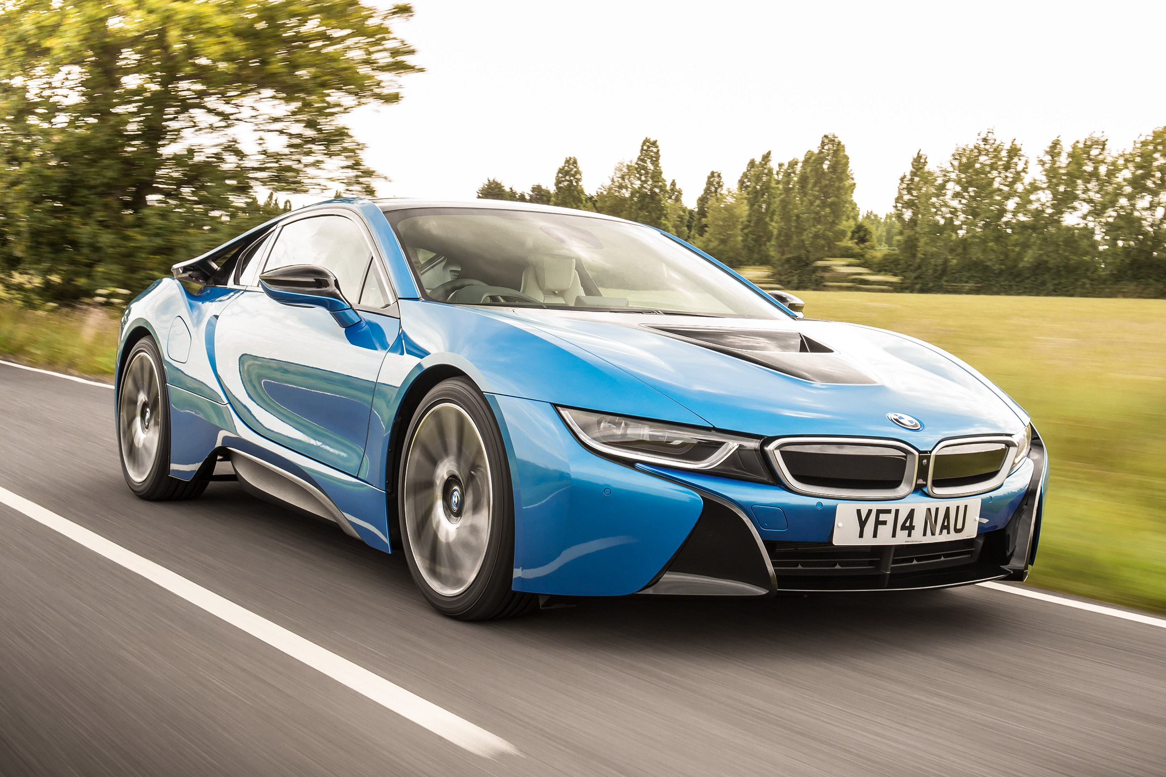 Used BMW i8 - front action