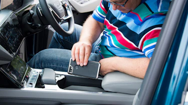 Audi e-tron 55 quattro second report - phone holder
