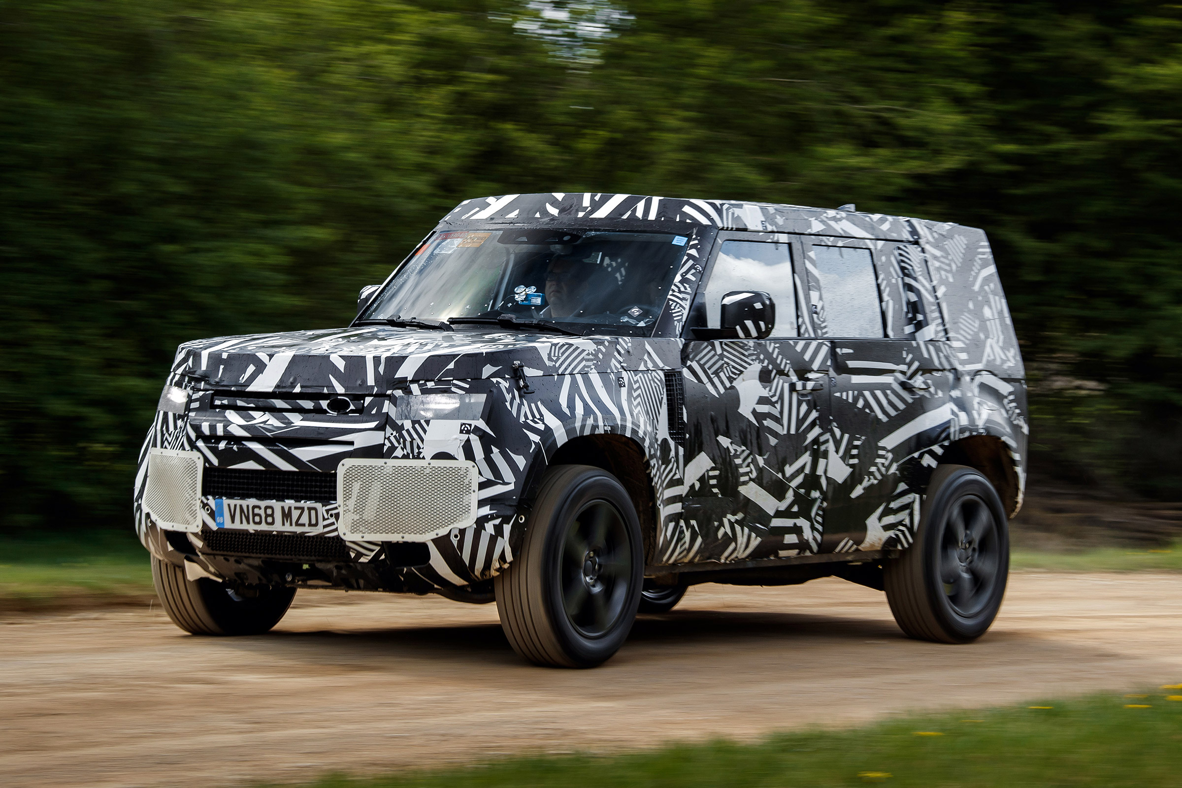 Land Rover Defender - front action