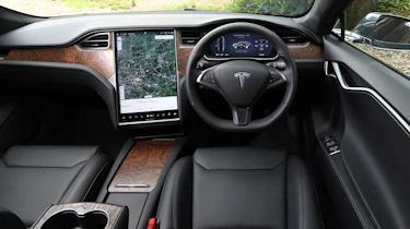 Tesla Model S Long Range - dash