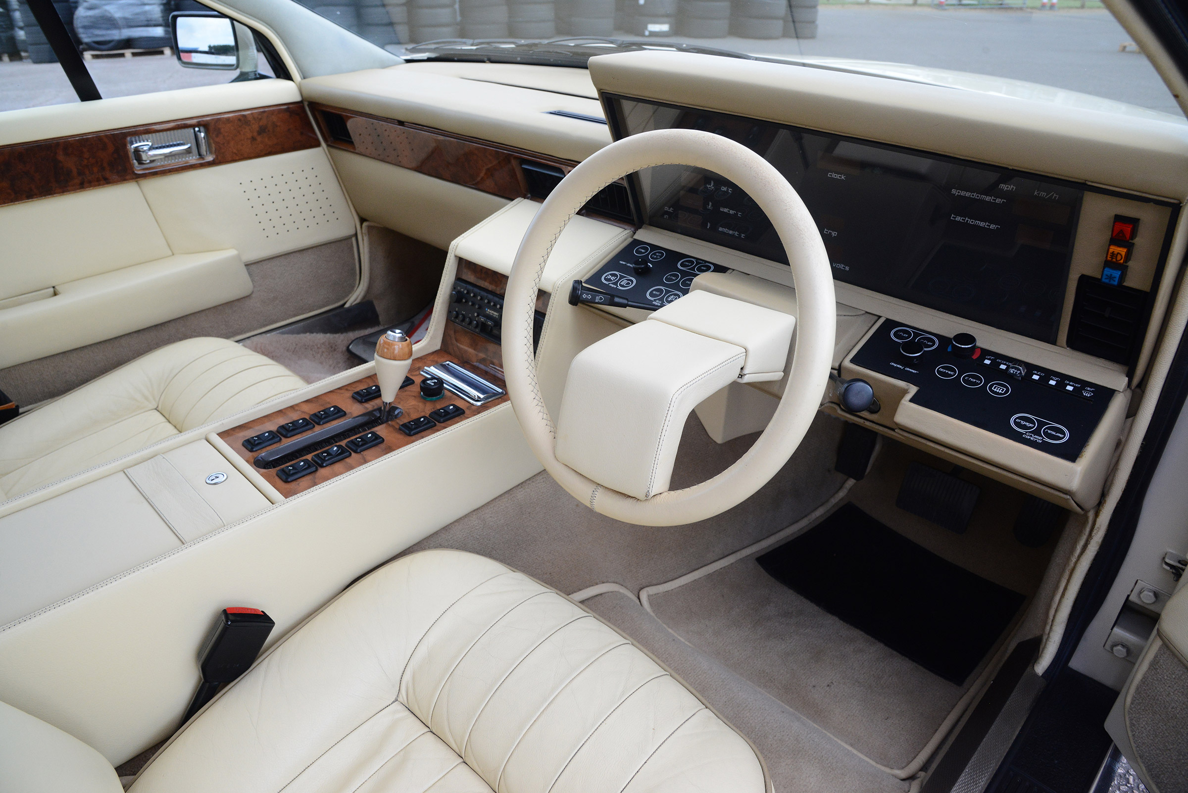 Aston Martin Lagonda - interior