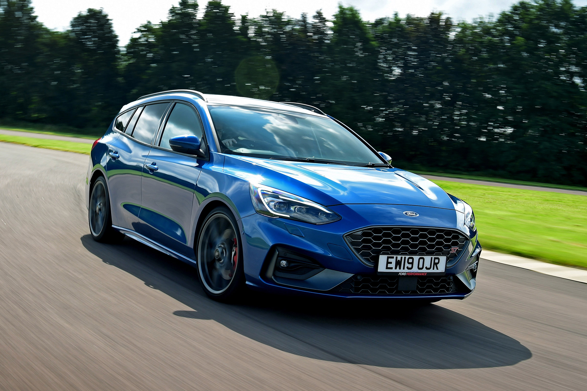 Ford Focus ST Estate - front tracking