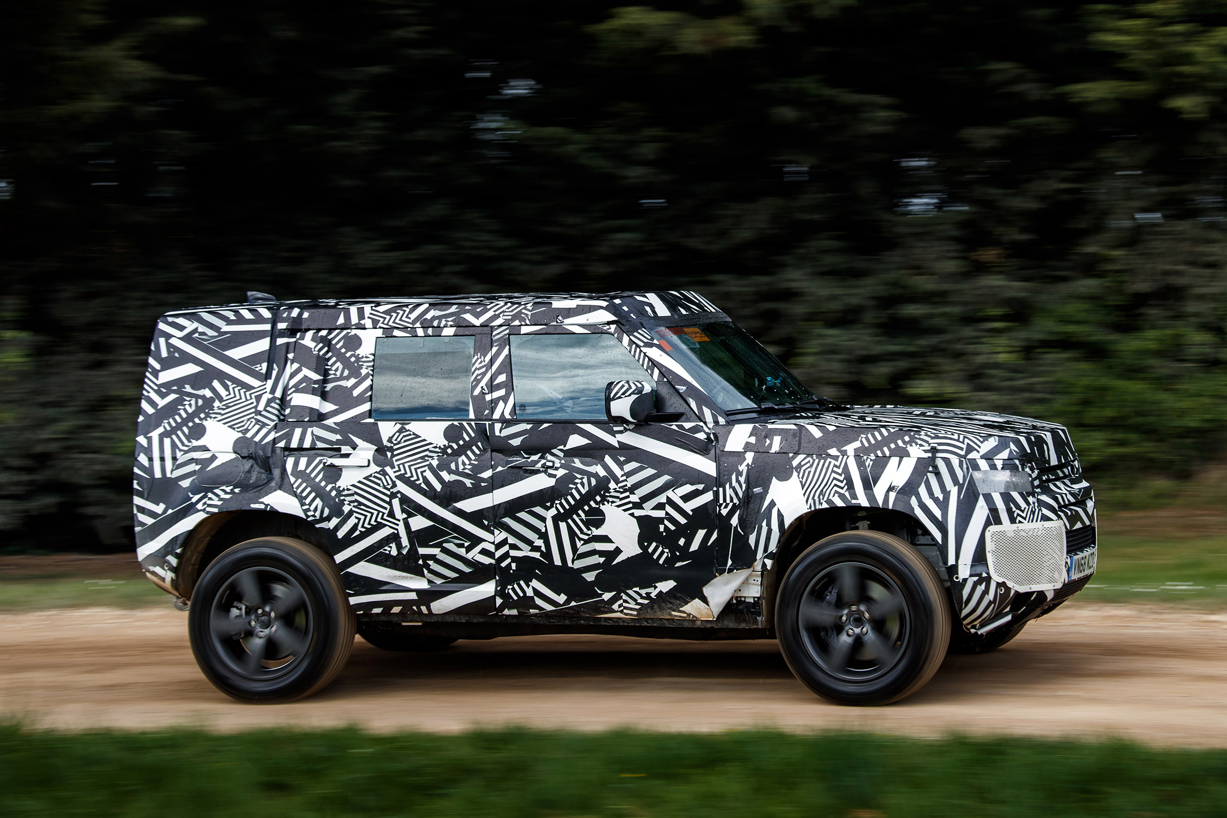 Land Rover Defender - side
