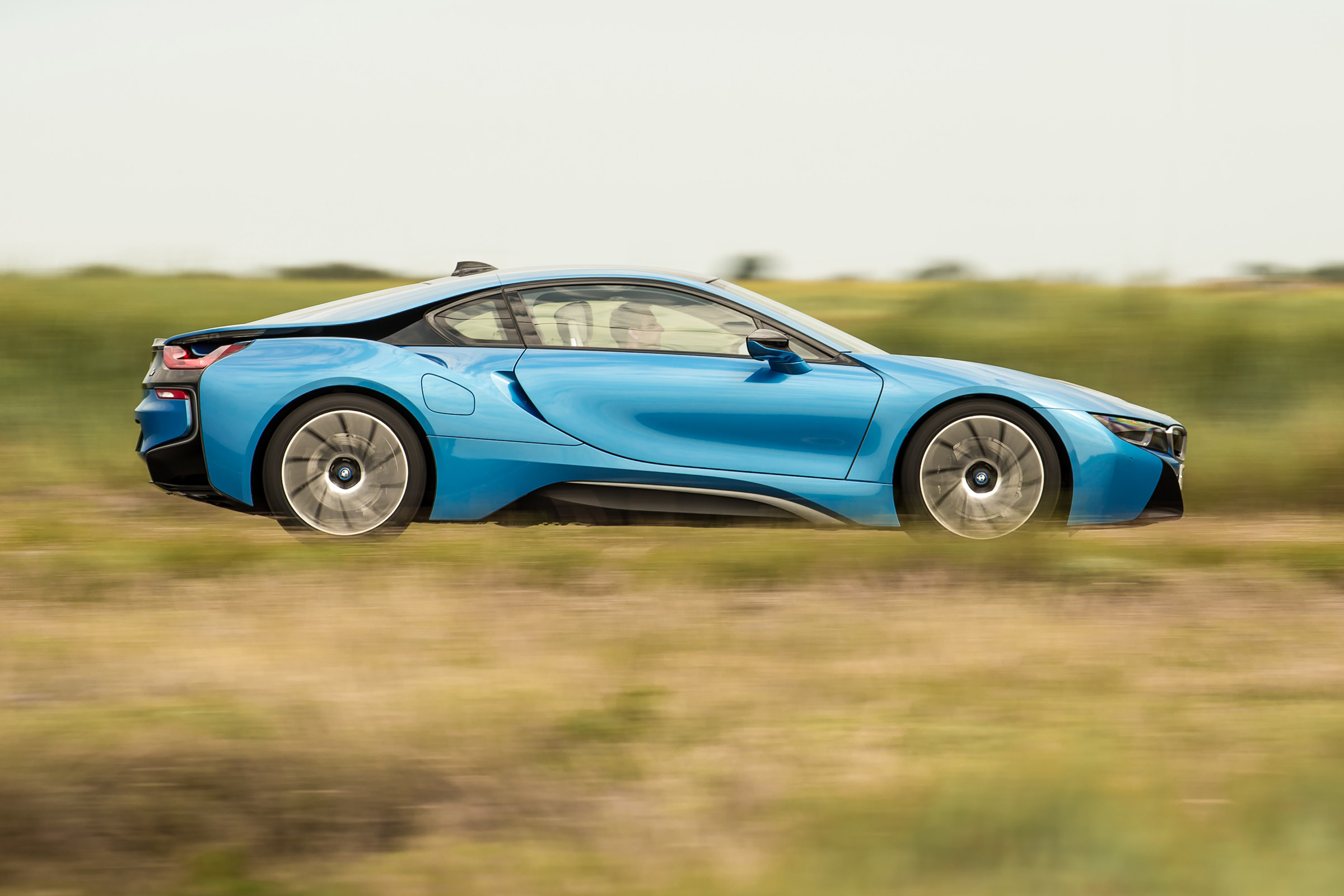 Used BMW i8 - side
