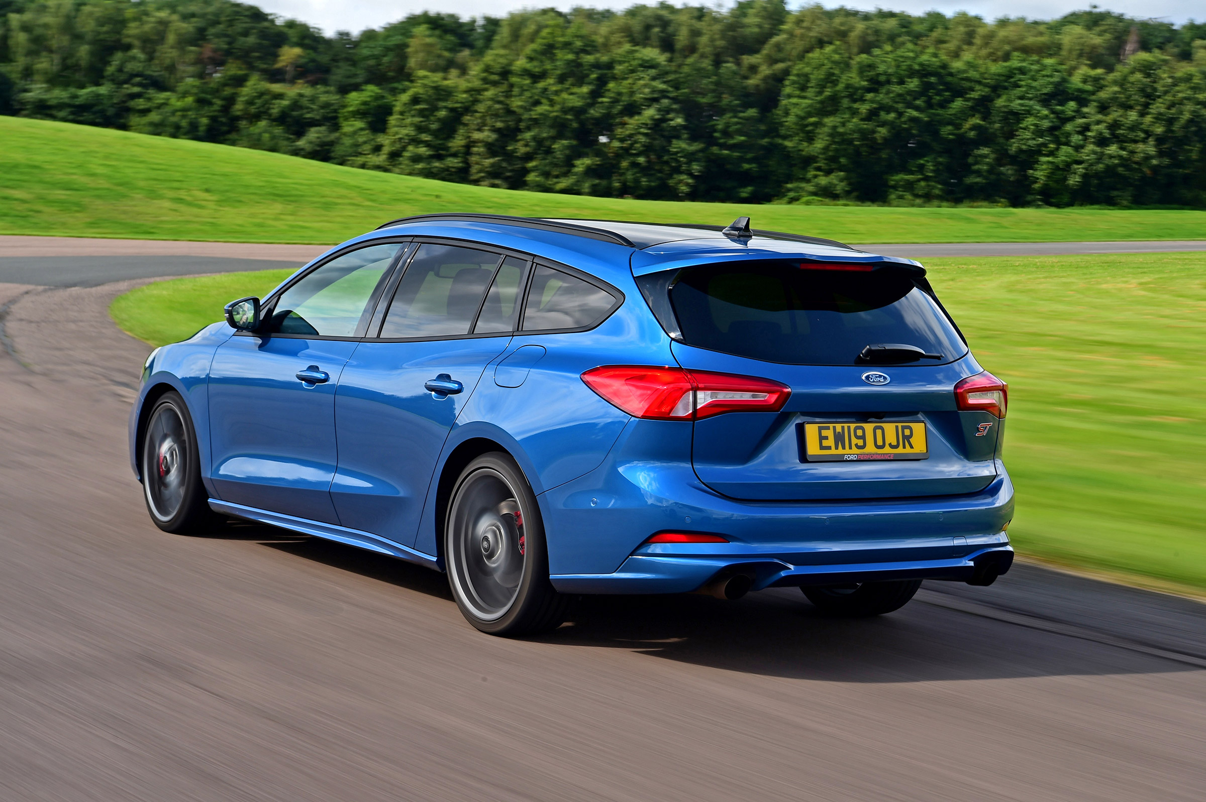 Ford Focus ST Estate - rear tracking